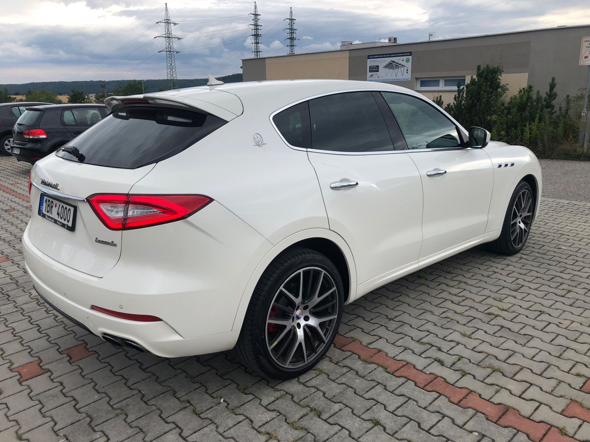 Maserati Levante, SQ4 316 KW TOP stav! - fotka 6