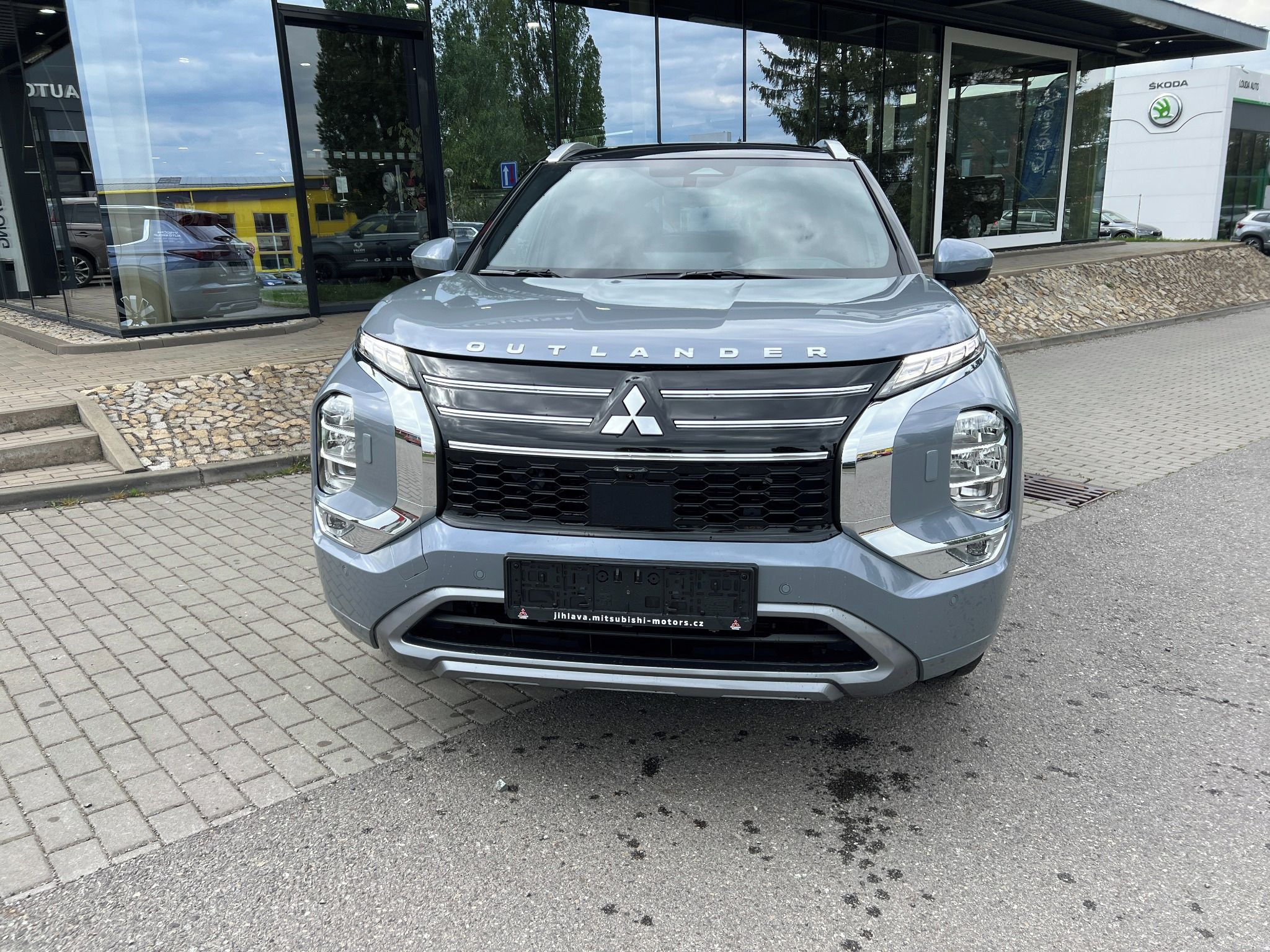 Mitsubishi Outlander, 2.4 PHEV INSTYLE+ 4x4 - fotka 2