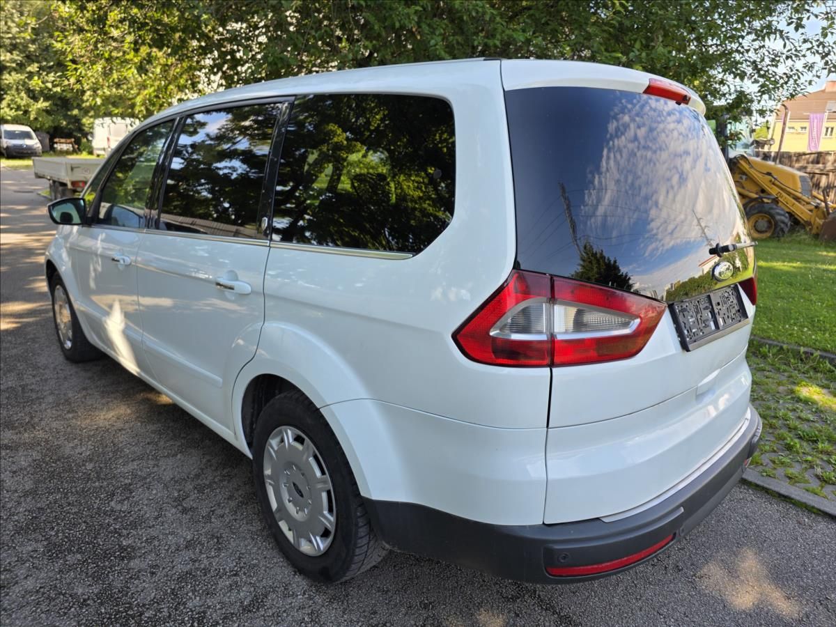 Ford Galaxy, 2,0 2.0TDCI 96KW GHIA 7.MÍST - fotka 4