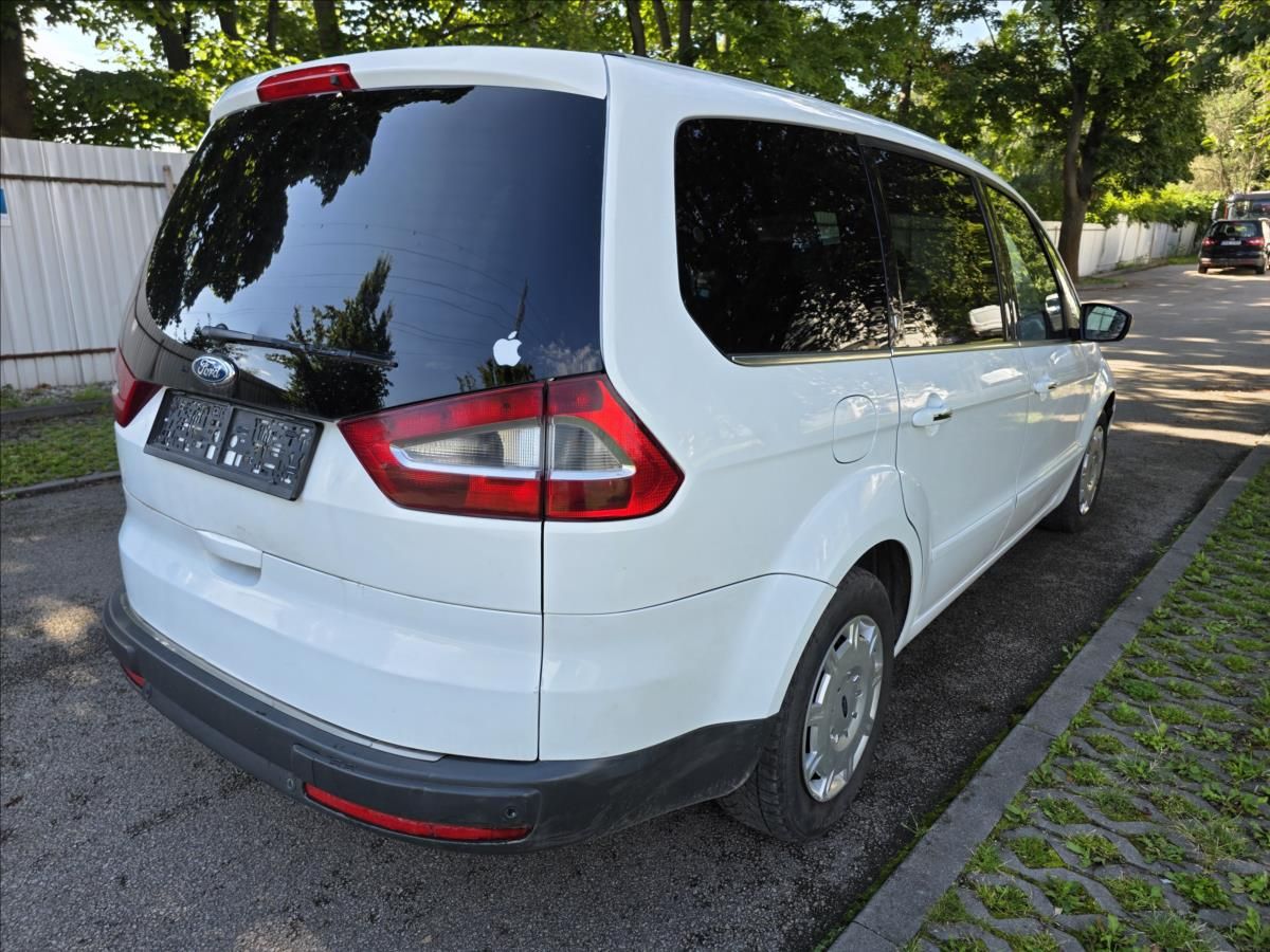Ford Galaxy, 2,0 2.0TDCI 96KW GHIA 7.MÍST - fotka 6