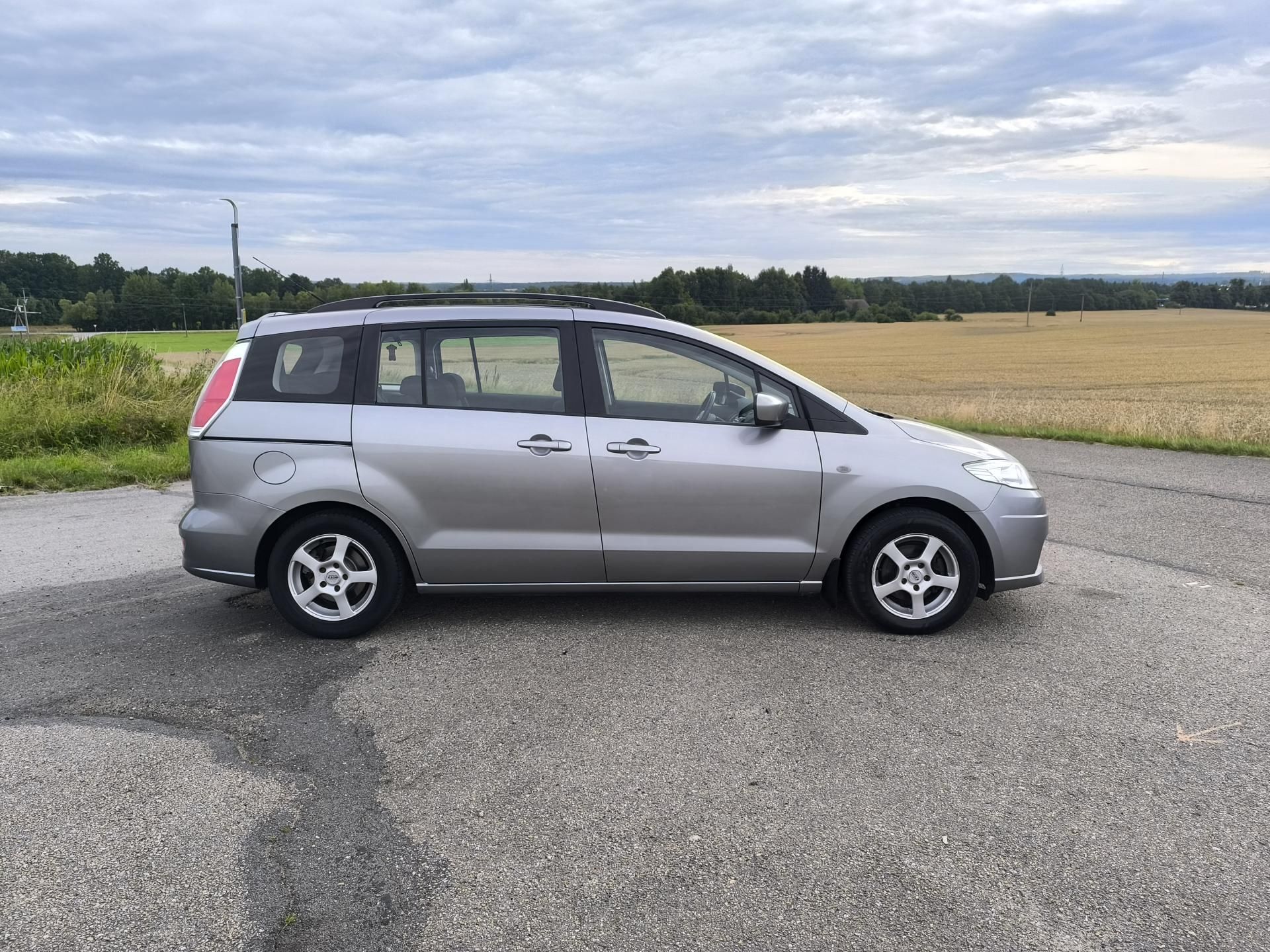 Mazda 5, 2.0 7MÍST - fotka 4