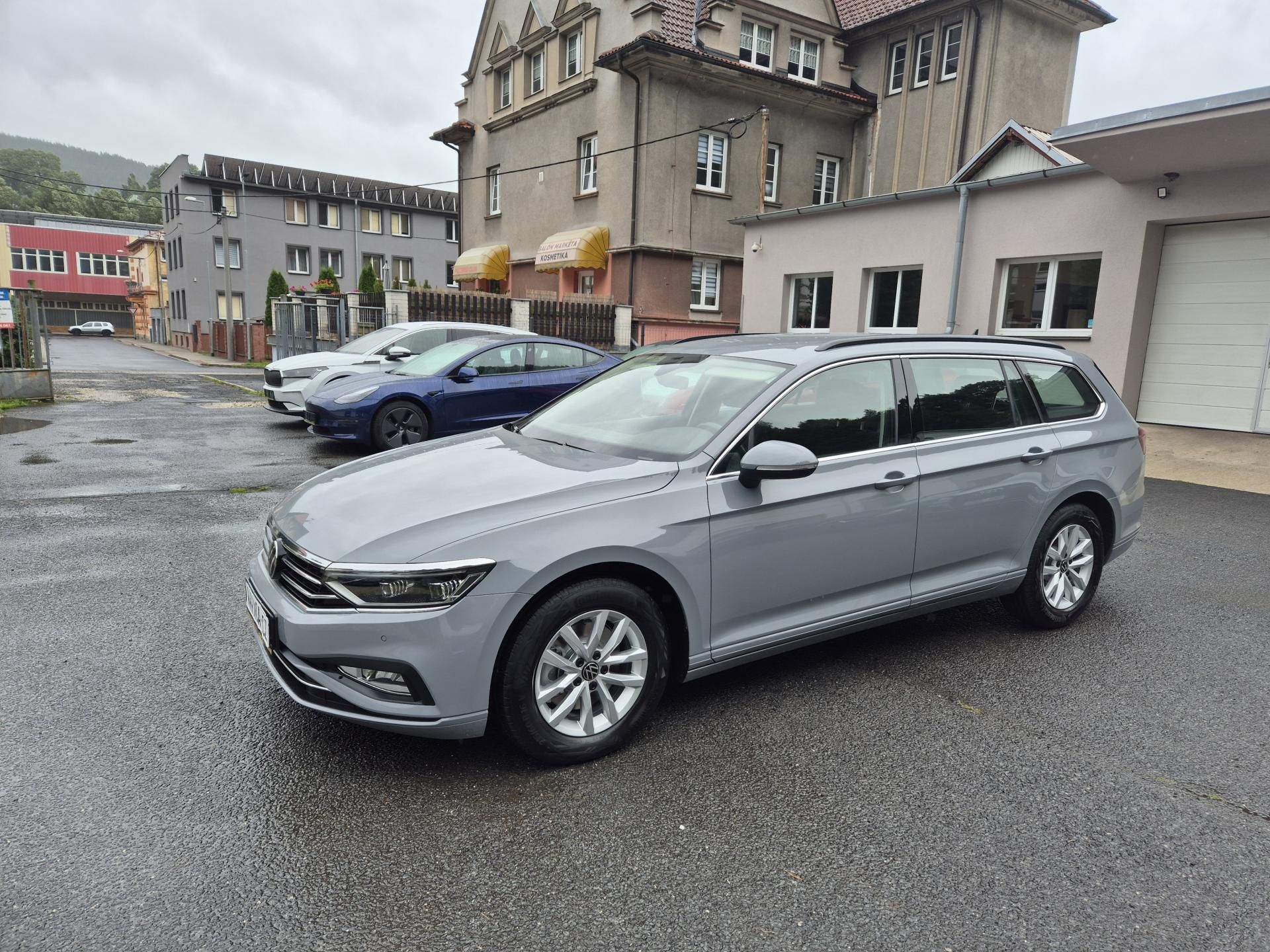 Volkswagen Passat Variant, 2,0TDi,110kw,DSG,16ALU - fotka 2