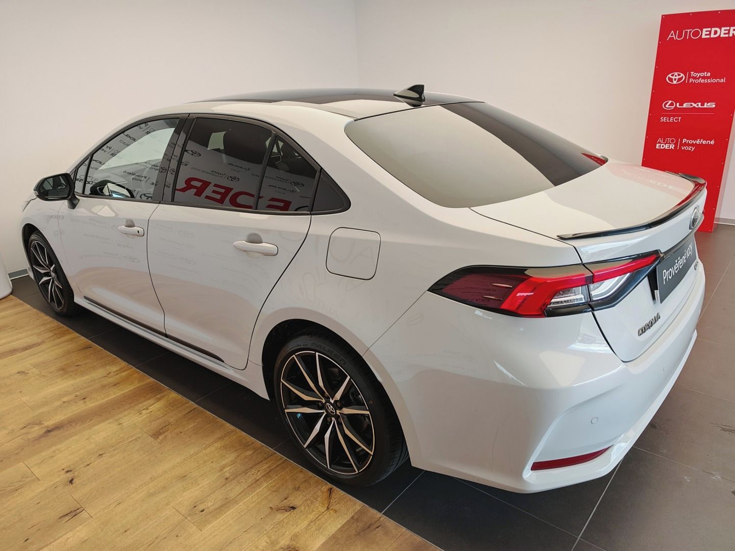 Toyota Corolla, 1,8 Hybrid e-CVT GR SPORT - fotka 6