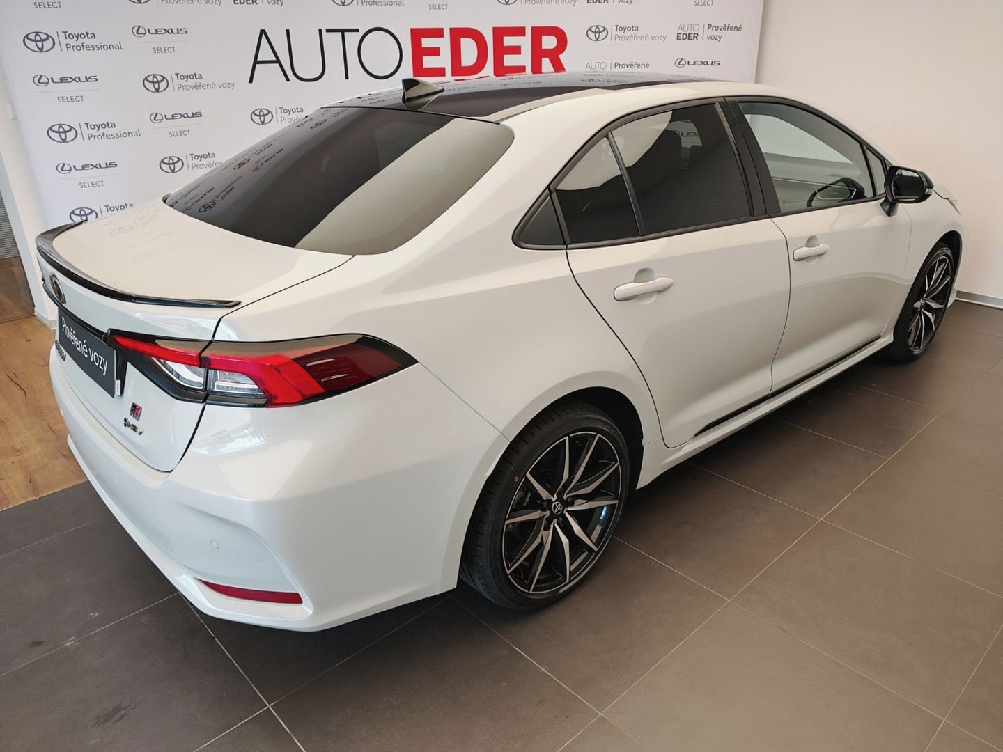 Toyota Corolla, 1,8 Hybrid e-CVT GR SPORT - fotka 4