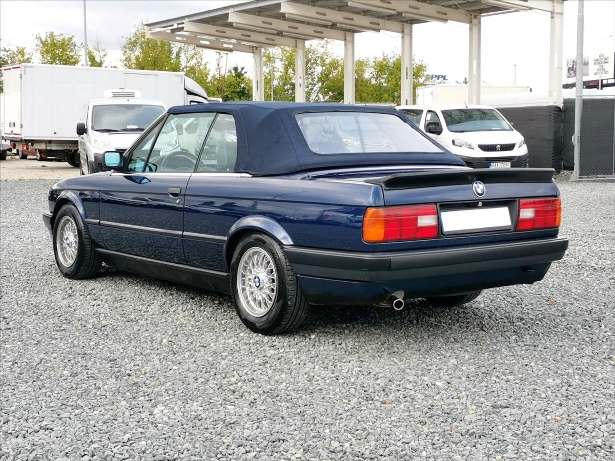 BMW Řada 3, E30 318i Cabrio+Hardtop/ TOP! - fotka 5