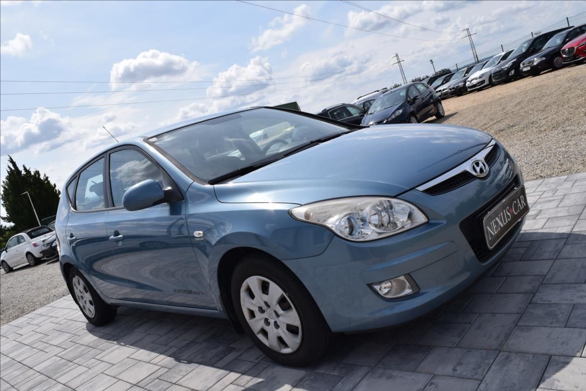 Hyundai i30, 1,6 CRDi 66KW COMFORT+ 2XKOLA - fotka 4
