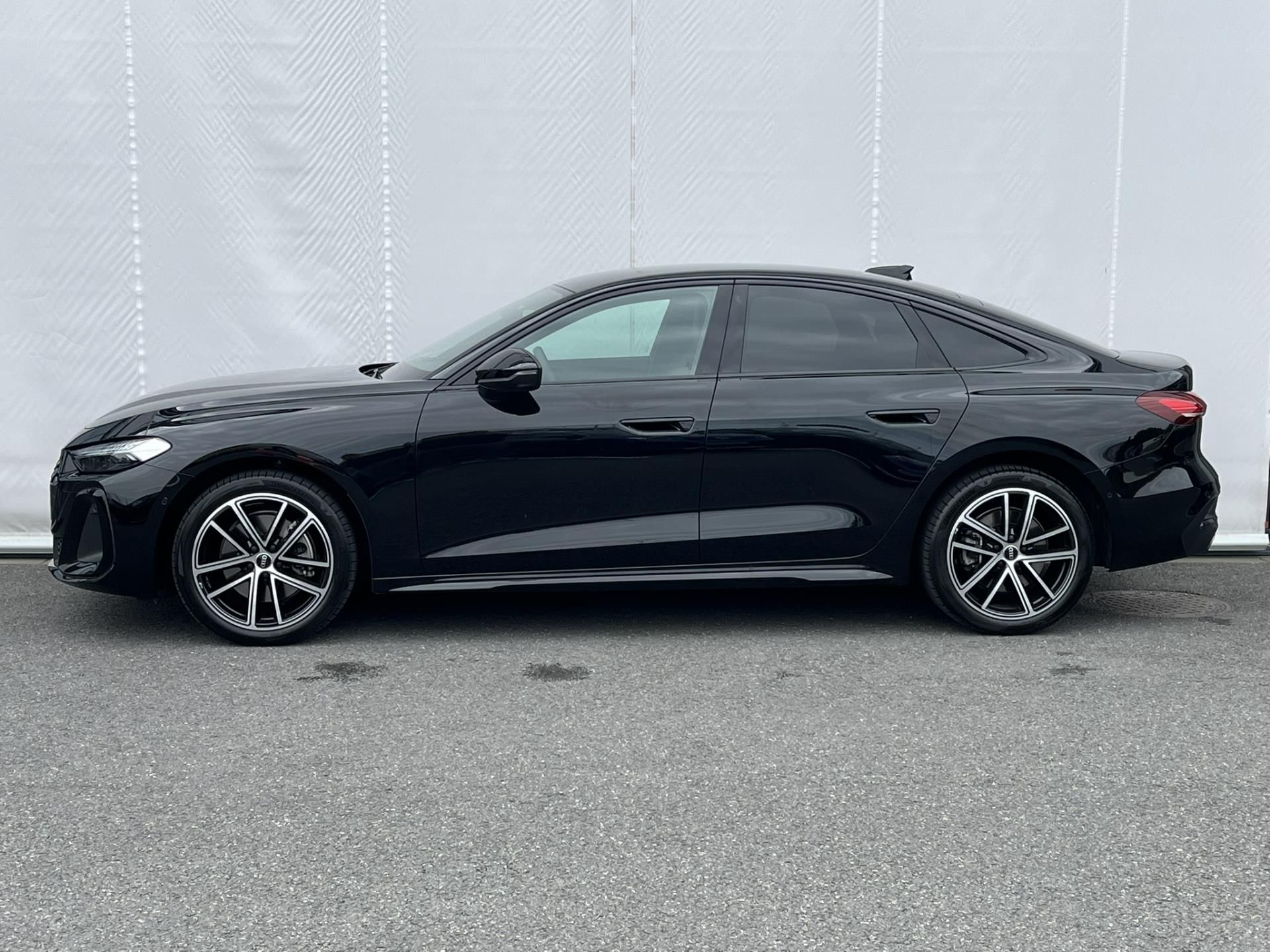 Audi A5, 2.0TDi Quattro 150kW S-Line - fotka 3