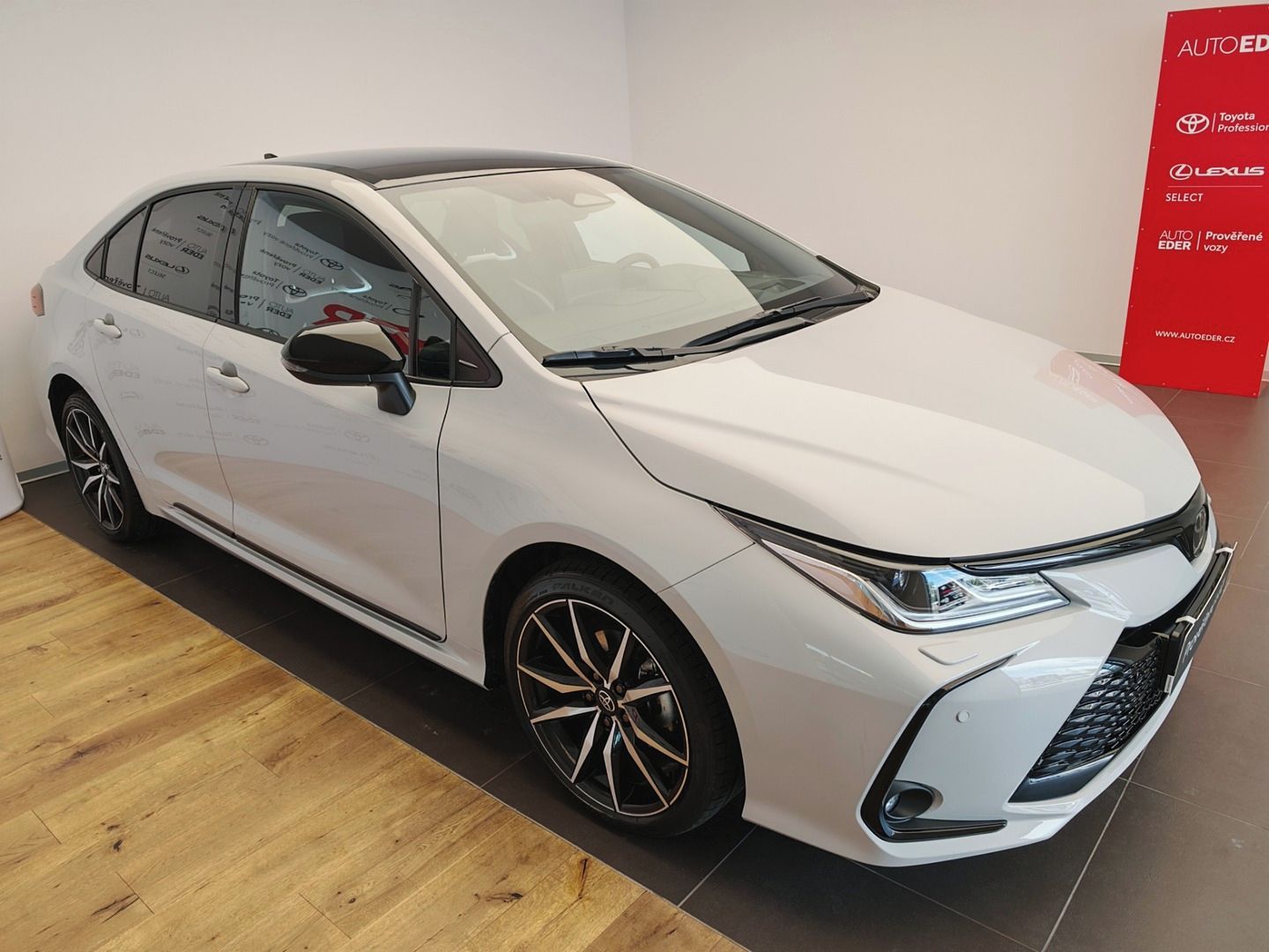Toyota Corolla, 1,8 Hybrid e-CVT GR SPORT - fotka 3