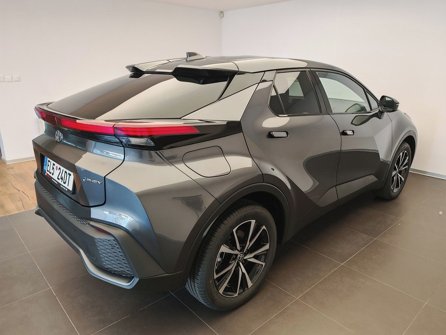 Toyota C-HR, 2.0 PHEV 4x2 Style - fotka 6