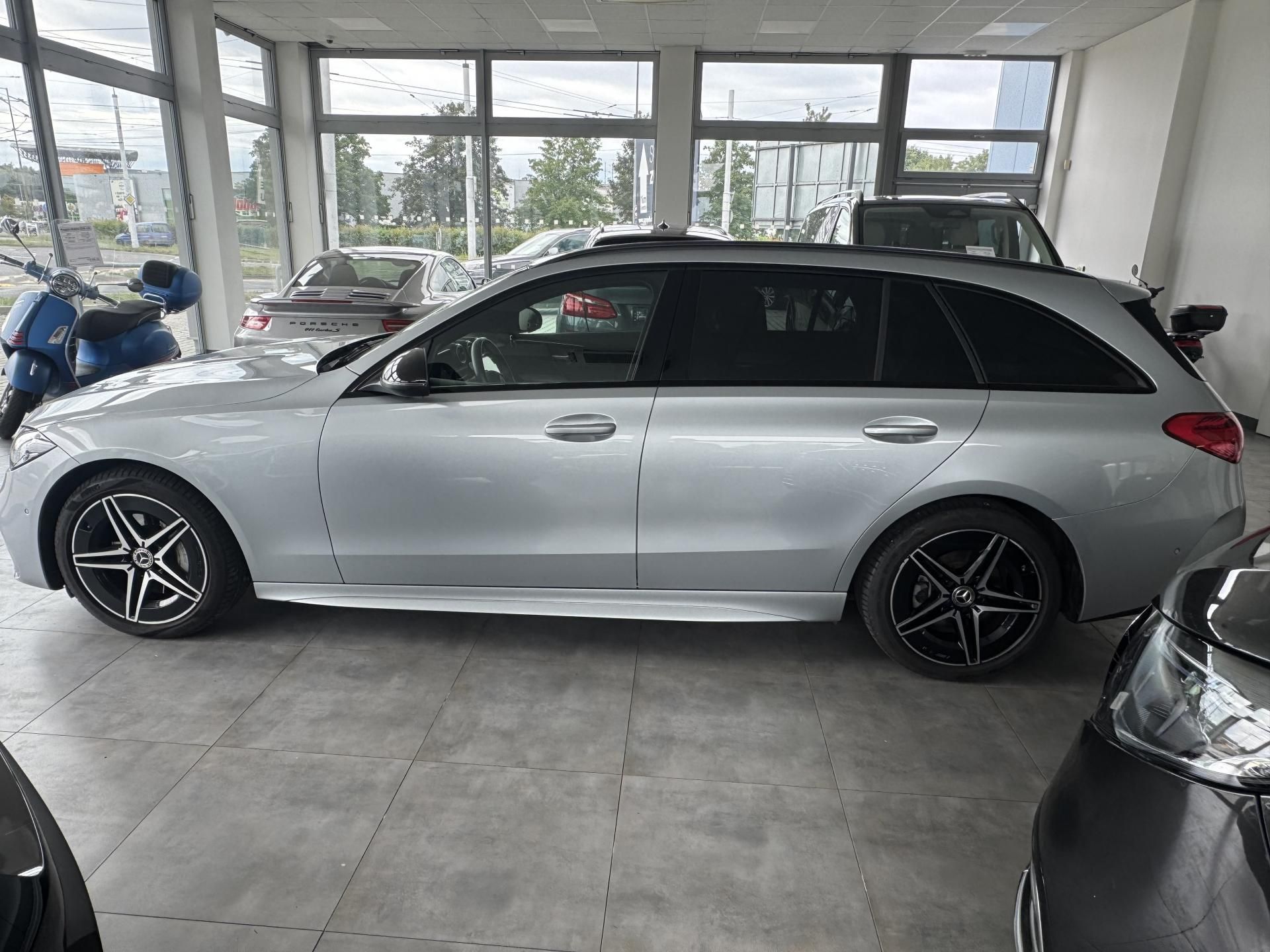 Mercedes-Benz Třídy C, C220d 4 Matic AMG PANORAMA LED - fotka 4