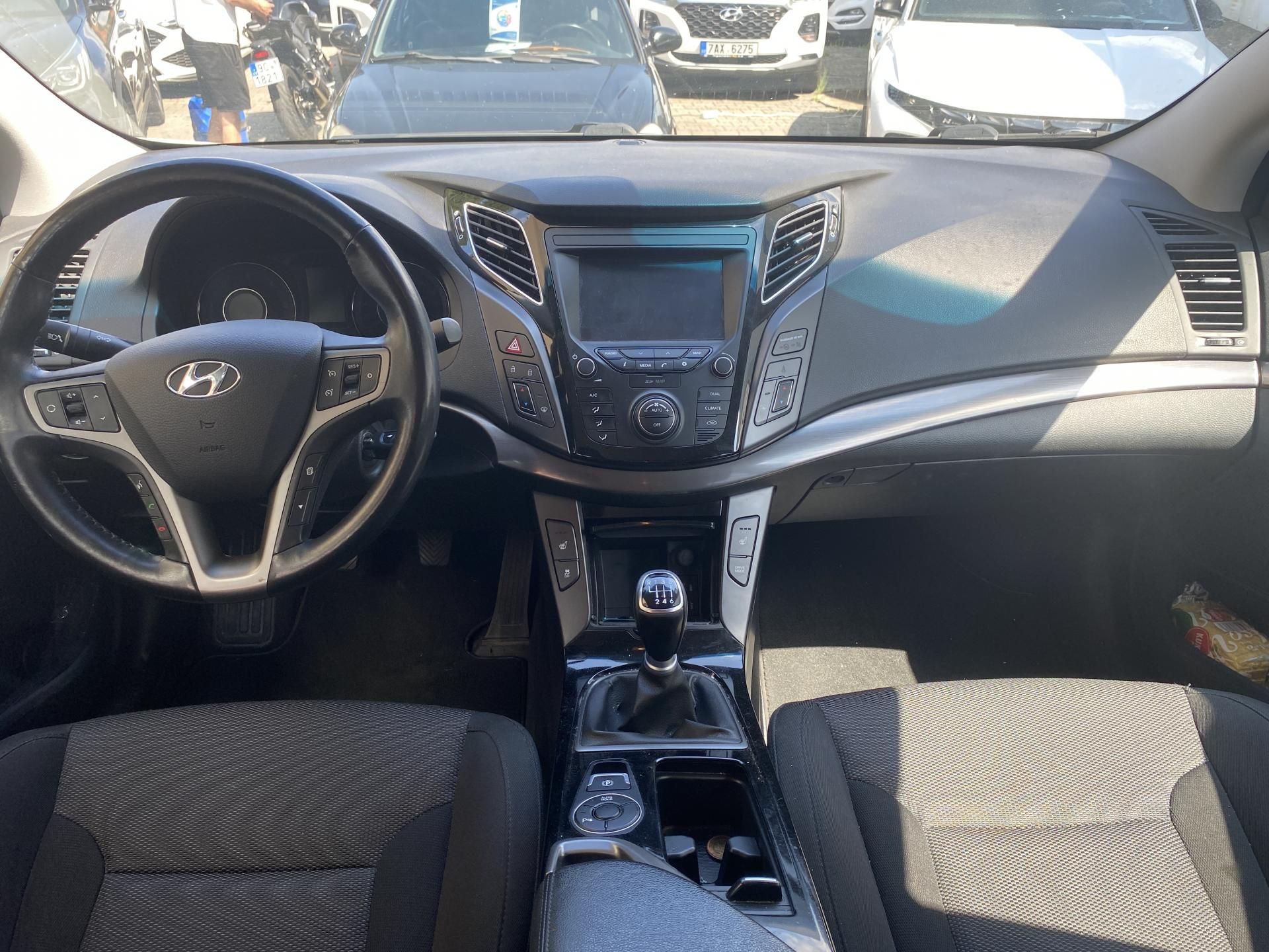 Hyundai i40, 1.7-104kW-NAVI - fotka 2