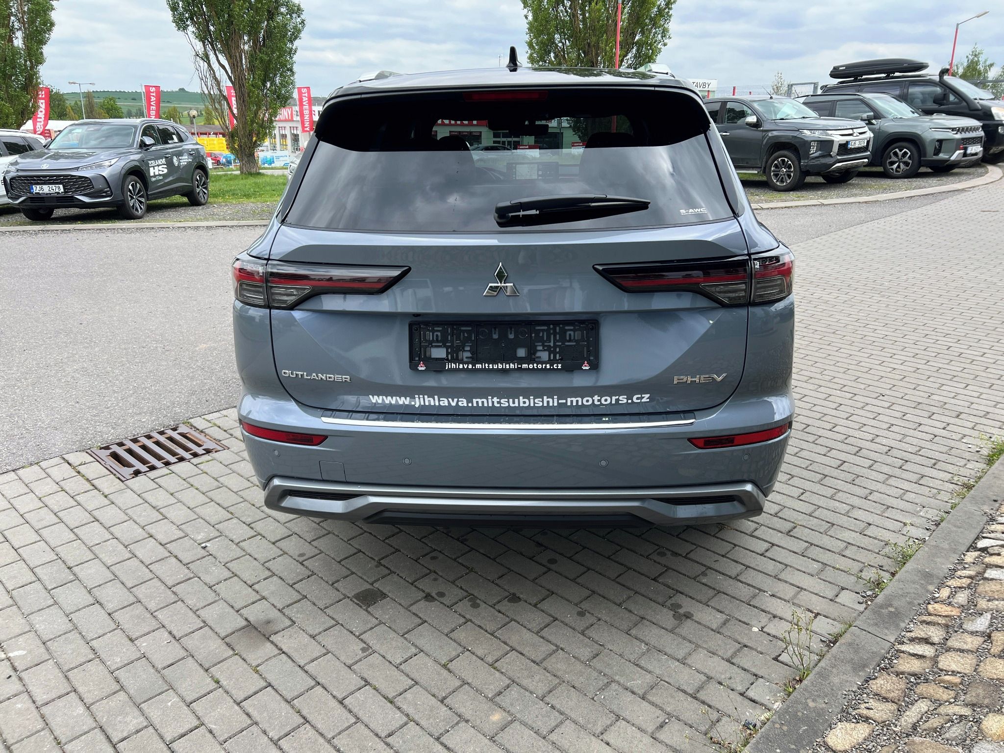 Mitsubishi Outlander, 2.4 PHEV INSTYLE+ 4x4 - fotka 6
