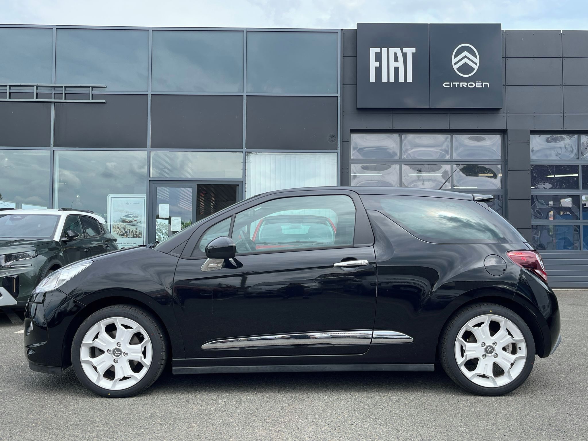 Citroën DS3, 1.6 155k SERVIS ZÁRUKA STK - fotka 3