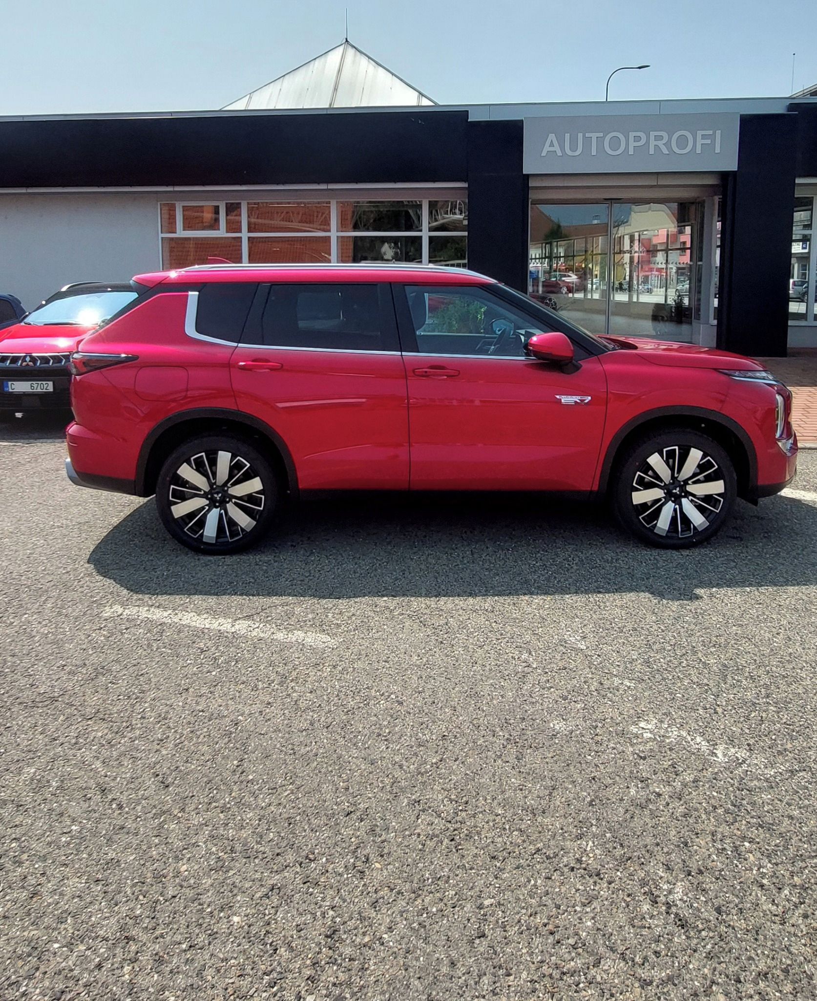 Mitsubishi Outlander, PHEV 2,4L INTENSE - fotka 2