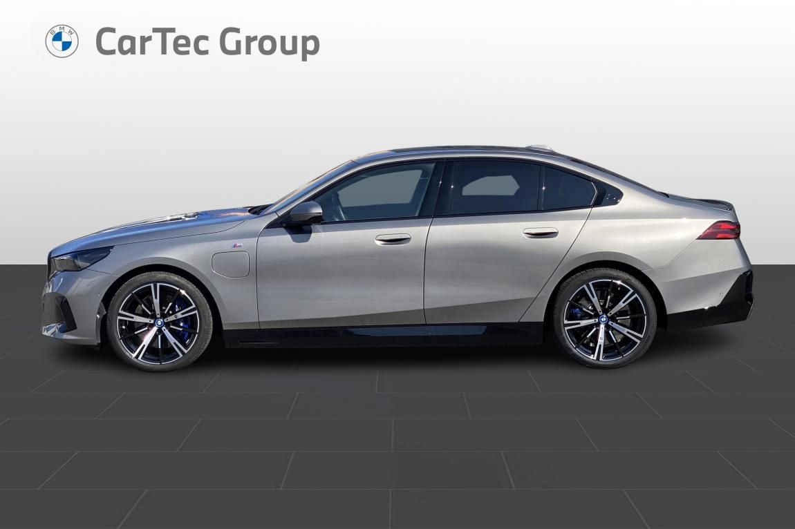 BMW Řada 5, 550e xDrive - fotka 3