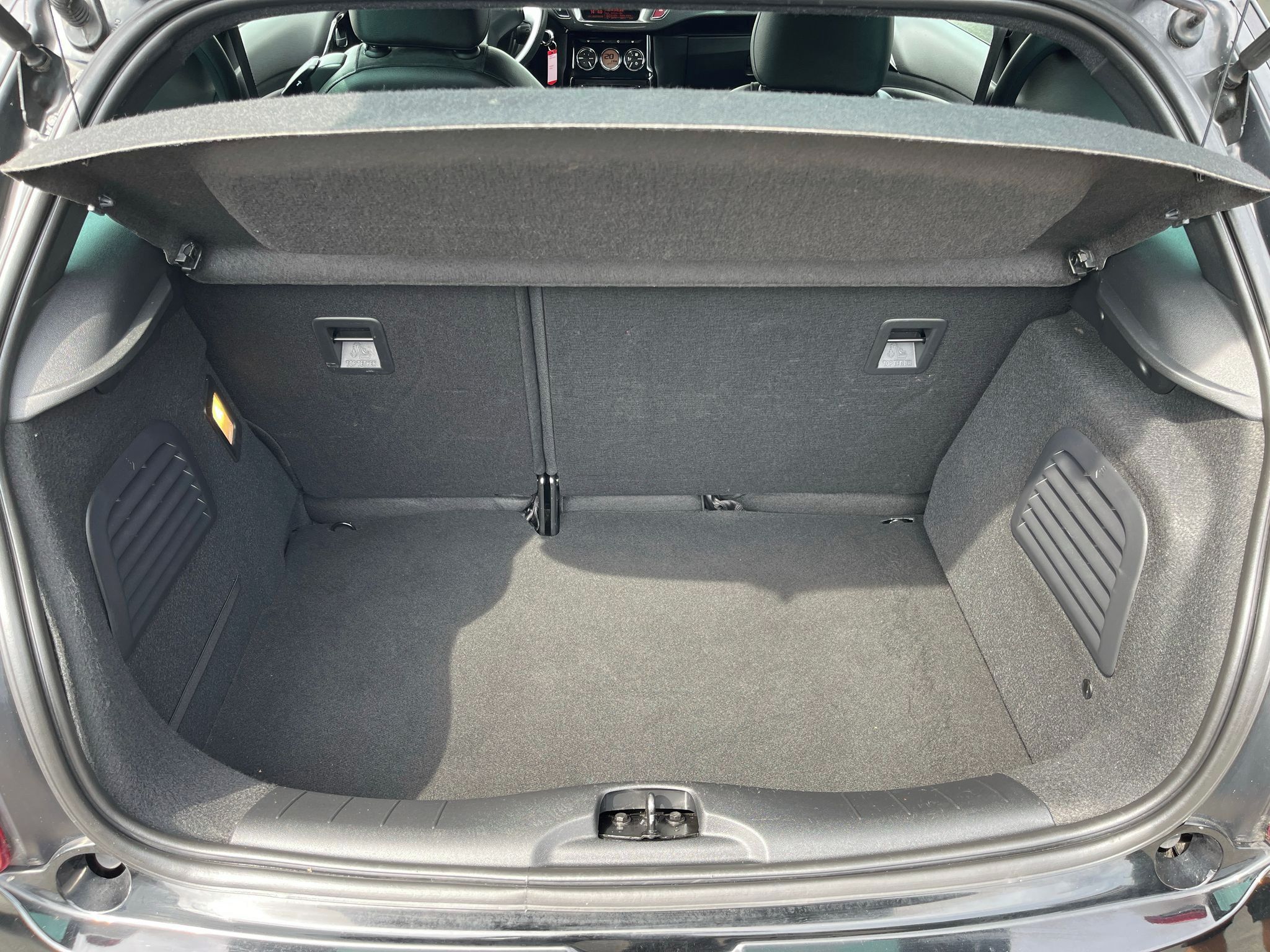 Citroën DS3, 1.6 155k SERVIS ZÁRUKA STK - fotka 5