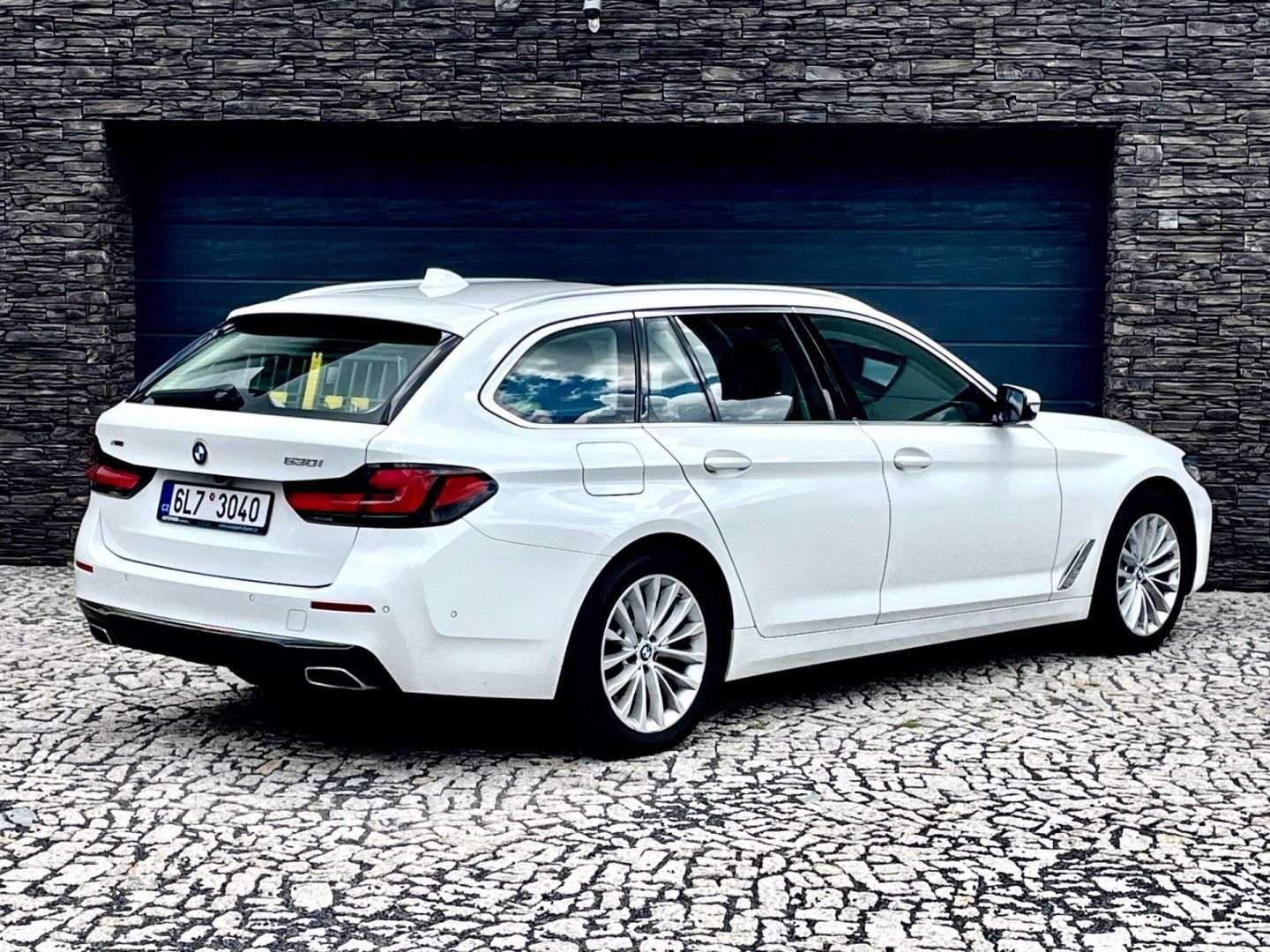BMW Řada 5, 530i 4x4 Mild-Hybrid Laser - fotka 5