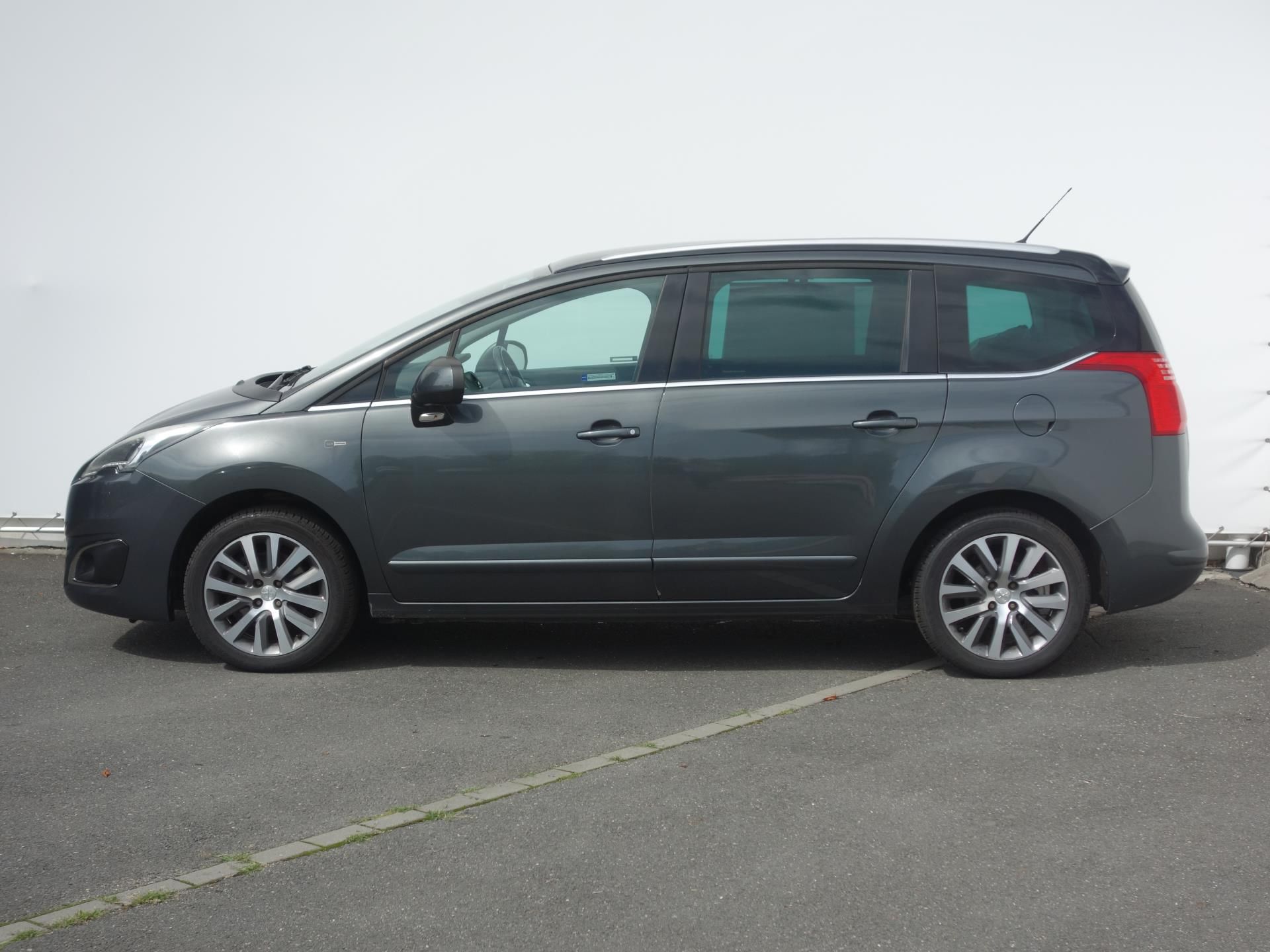 Peugeot 5008, 1.6 i 16v / 115 kW - fotka 3