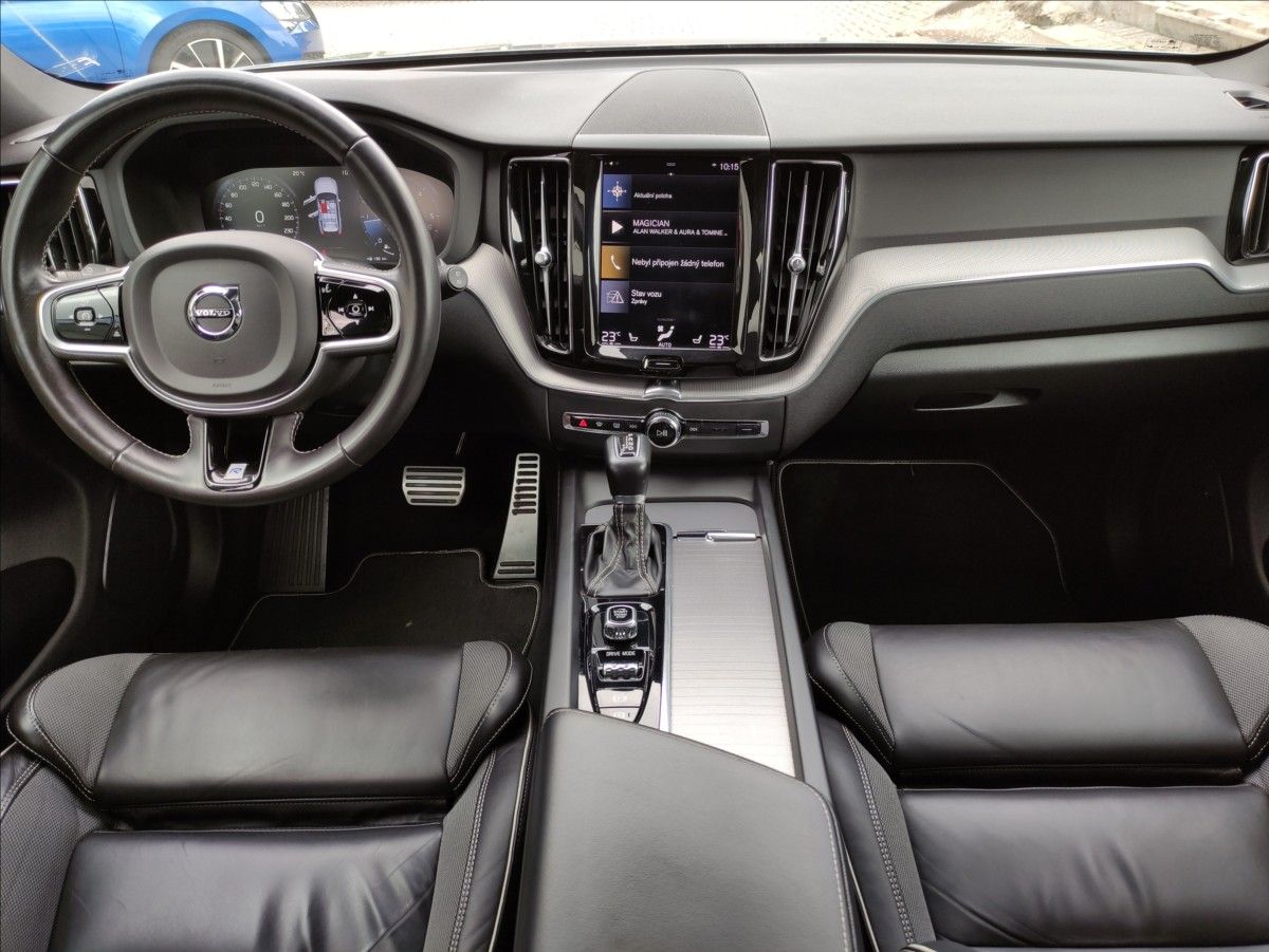 Volvo XC60, 2,0 D4 R Design *KAMERA*PANORA - fotka 6