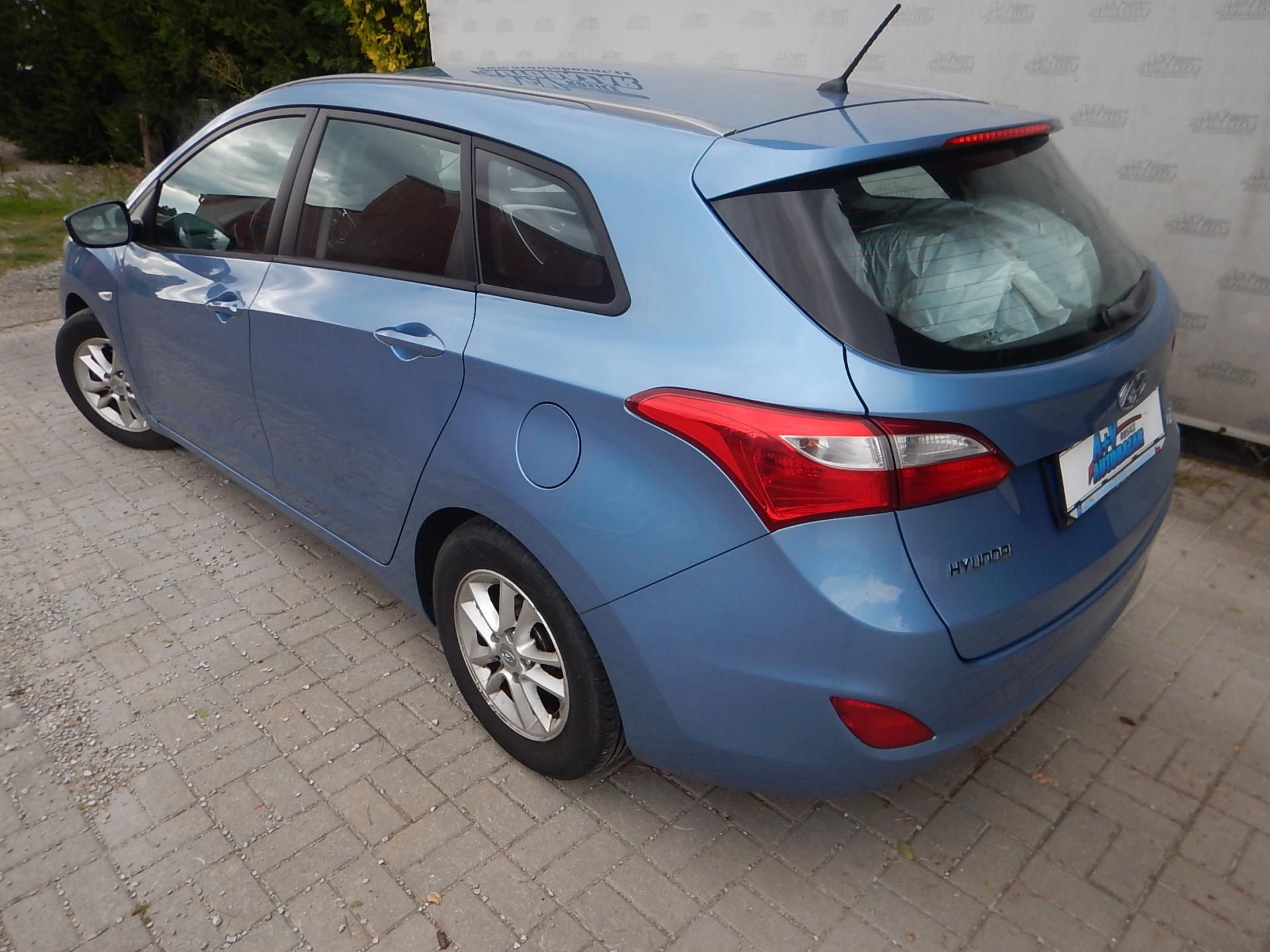 Hyundai i30, 1.6i 16V, ČR, KLIMA - fotka 4