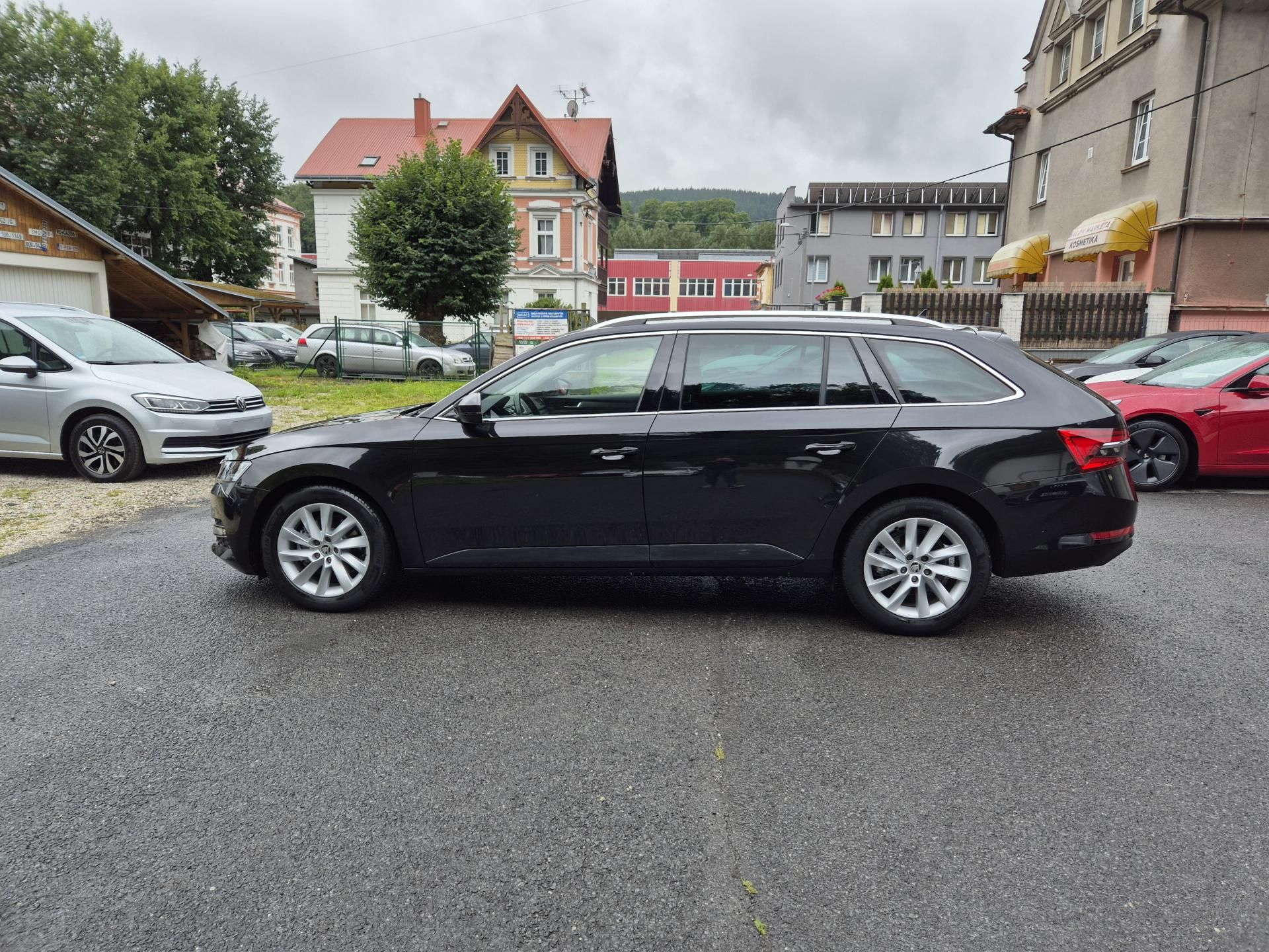 Škoda Superb, Combi 2,0TDi,DSG,110kw,17ALU - fotka 6