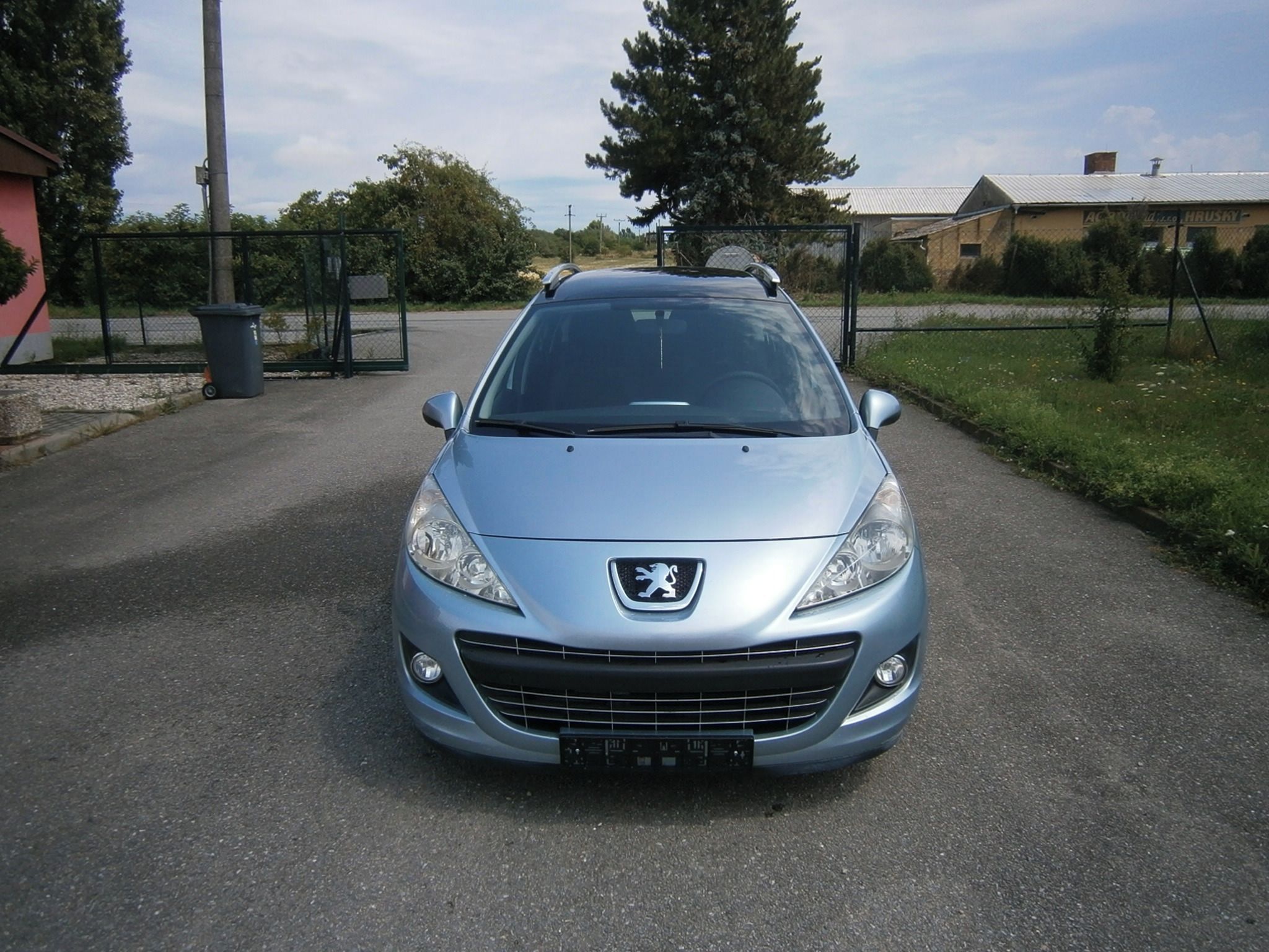 Peugeot 207, 1,4i, 70kW, serviska - fotka 2