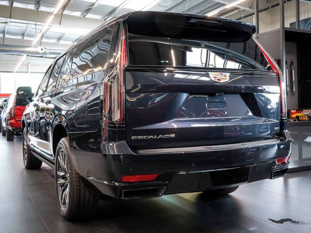 Cadillac Escalade, 6.2 ESV Sport Platinum NVision - fotka 2