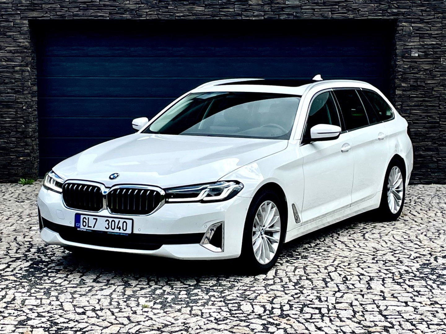 BMW Řada 5, 530i 4x4 Mild-Hybrid Laser - fotka 2
