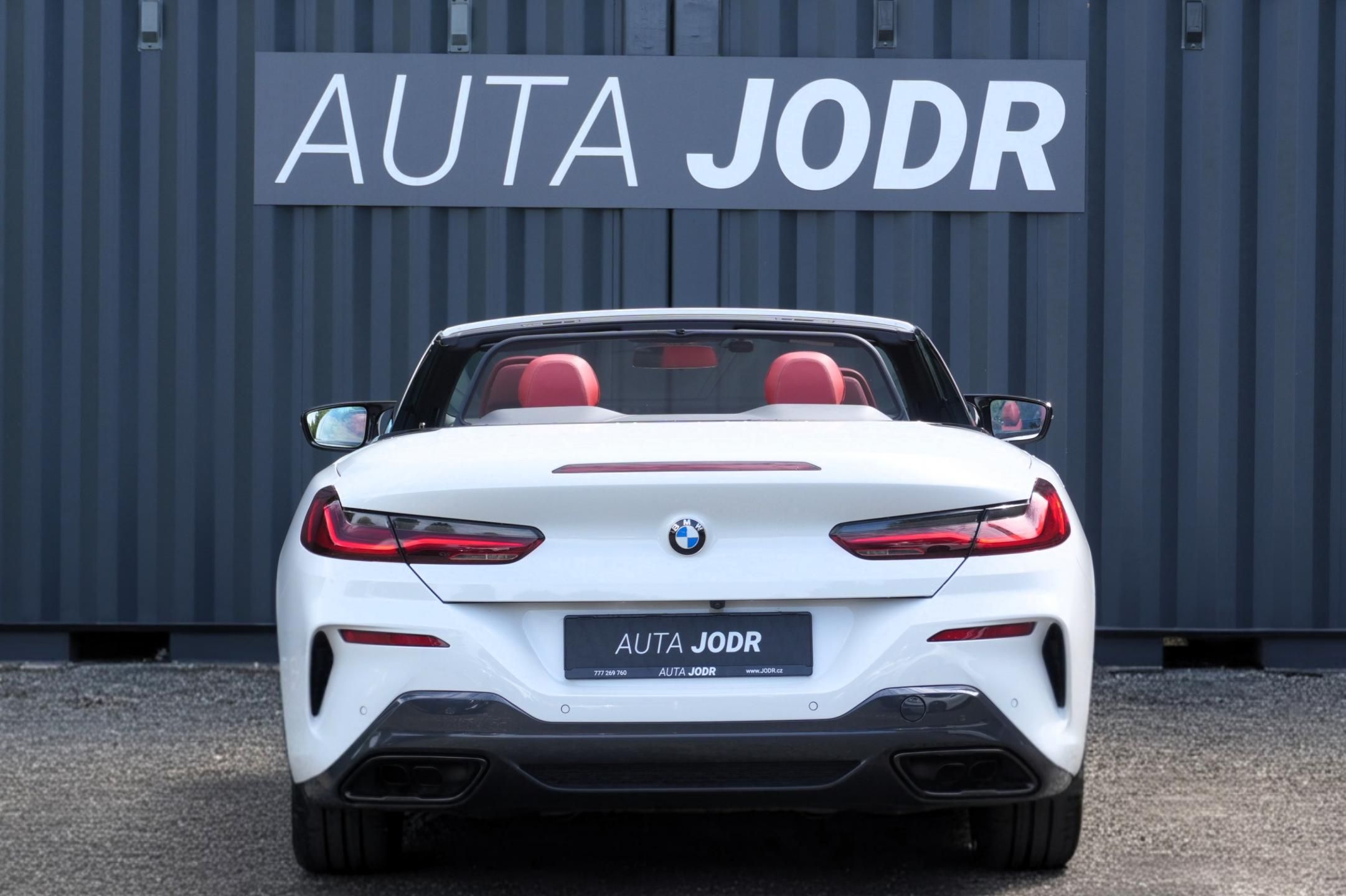 BMW Řada 8, M850i xD Cabrio, Lasery, B&W - fotka 6