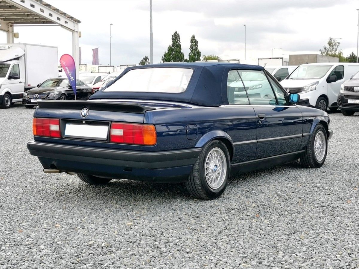 BMW Řada 3, E30 318i Cabrio+Hardtop/ TOP! - fotka 4