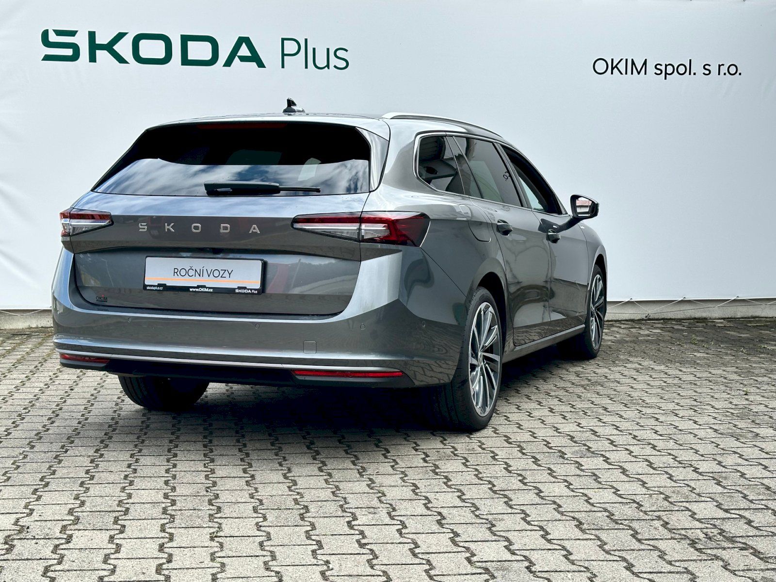 Škoda Superb, 2.0 TDI 142kW 4x4 L&K Combi DS - fotka 2