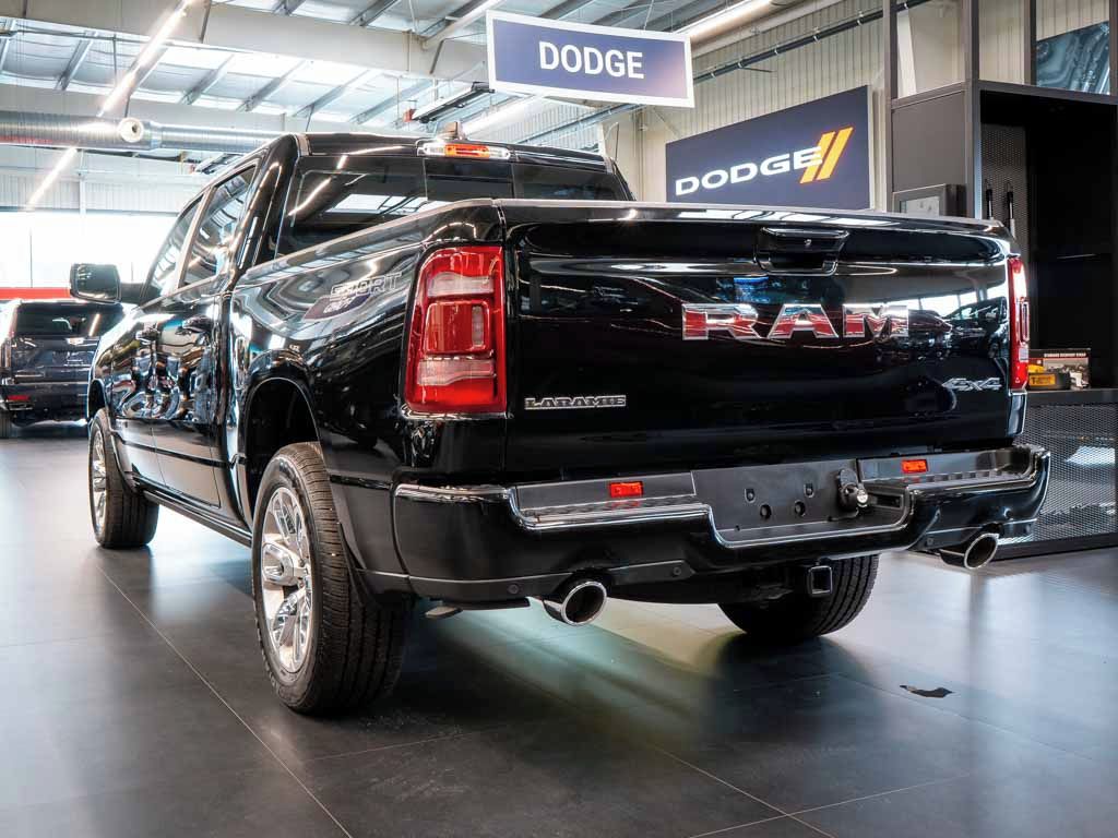 Dodge Ram, 5.7 Laramie V8 Sport Pack 4WD - fotka 3