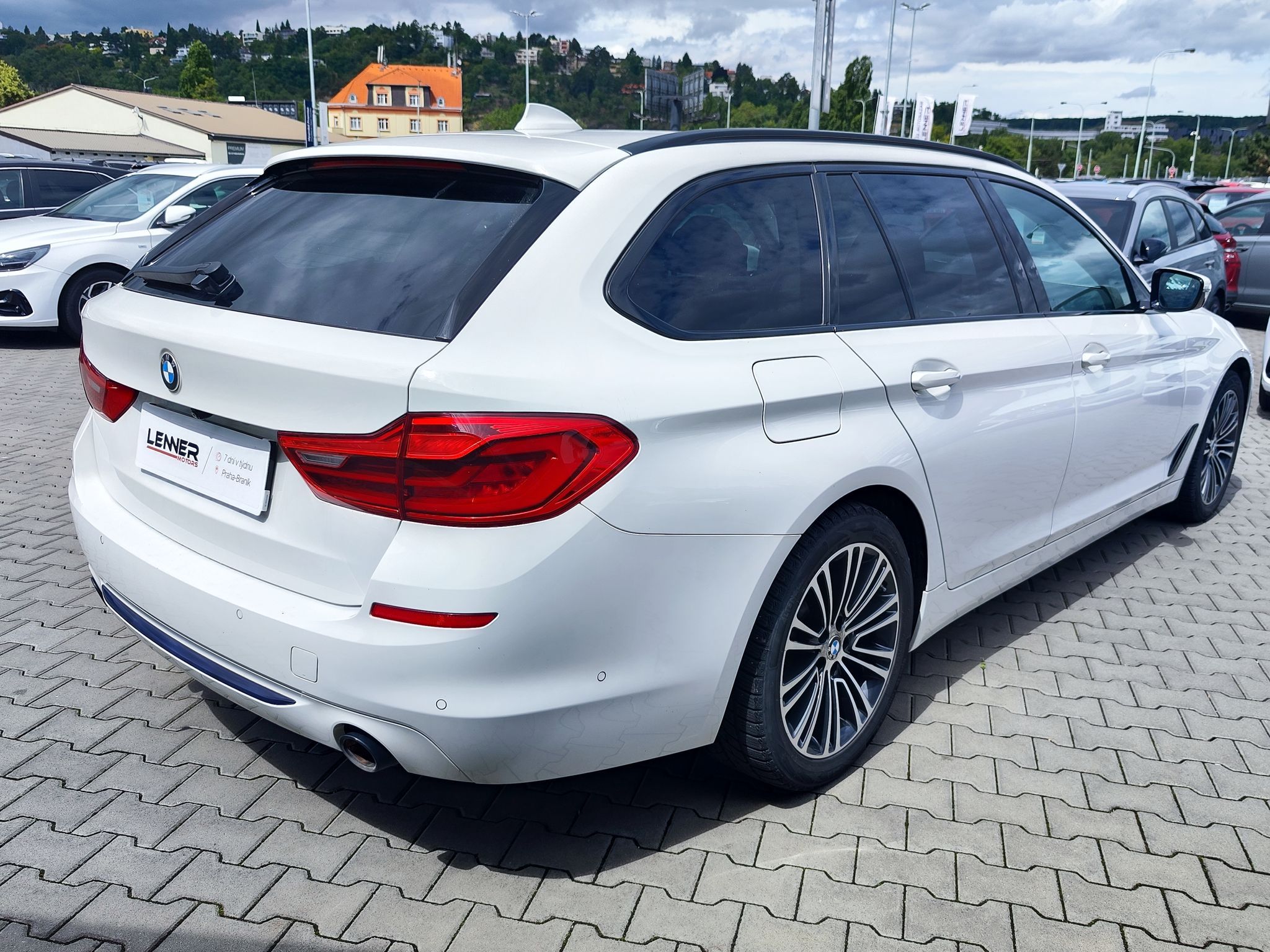 BMW Řada 5, 2.0d/140kW 520d Sportline - fotka 5