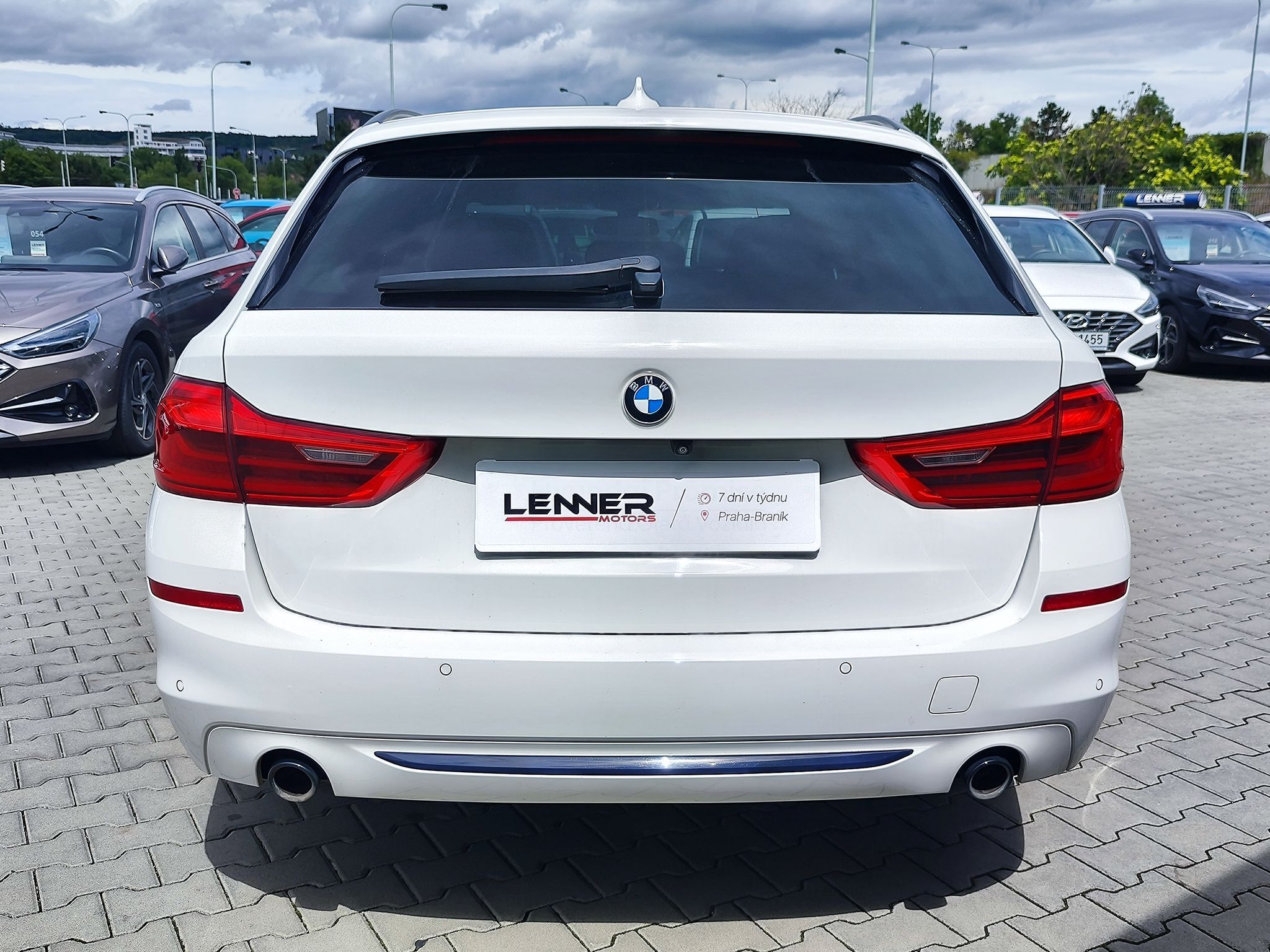 BMW Řada 5, 2.0d/140kW 520d Sportline - fotka 6