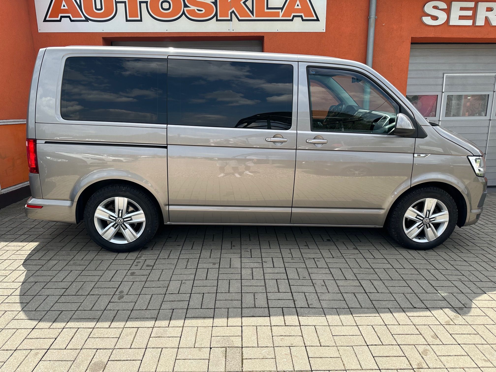 Volkswagen Caravelle, 2.0 TDI 110KW ACC,NAVI,výhřev - fotka 4