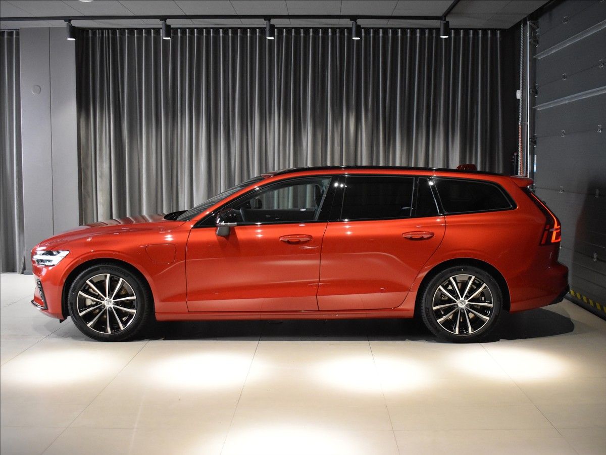 Volvo V60, 2,0 T6 AWD PLUS BLIS,Bezklíč - fotka 2