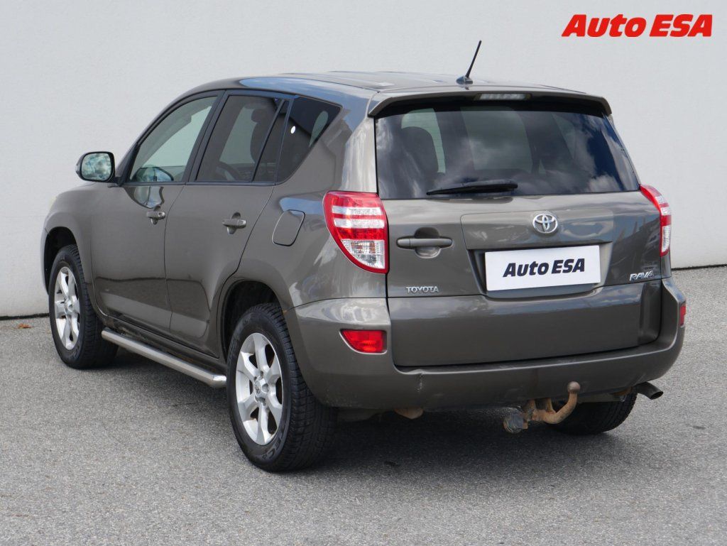 Toyota Rav4, 2.0i 4X4,ČR,AT,tažné - fotka 6