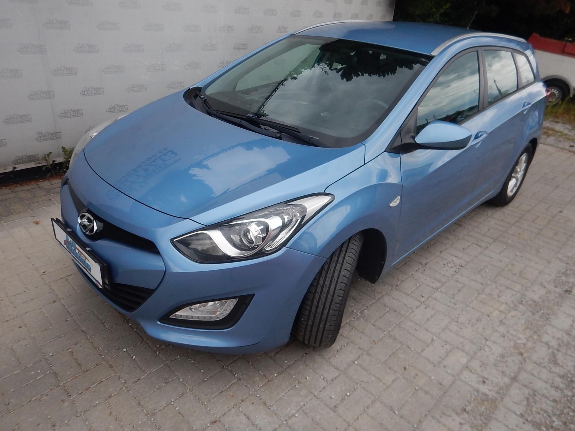 Hyundai i30, 1.6i 16V, ČR, KLIMA - fotka 2
