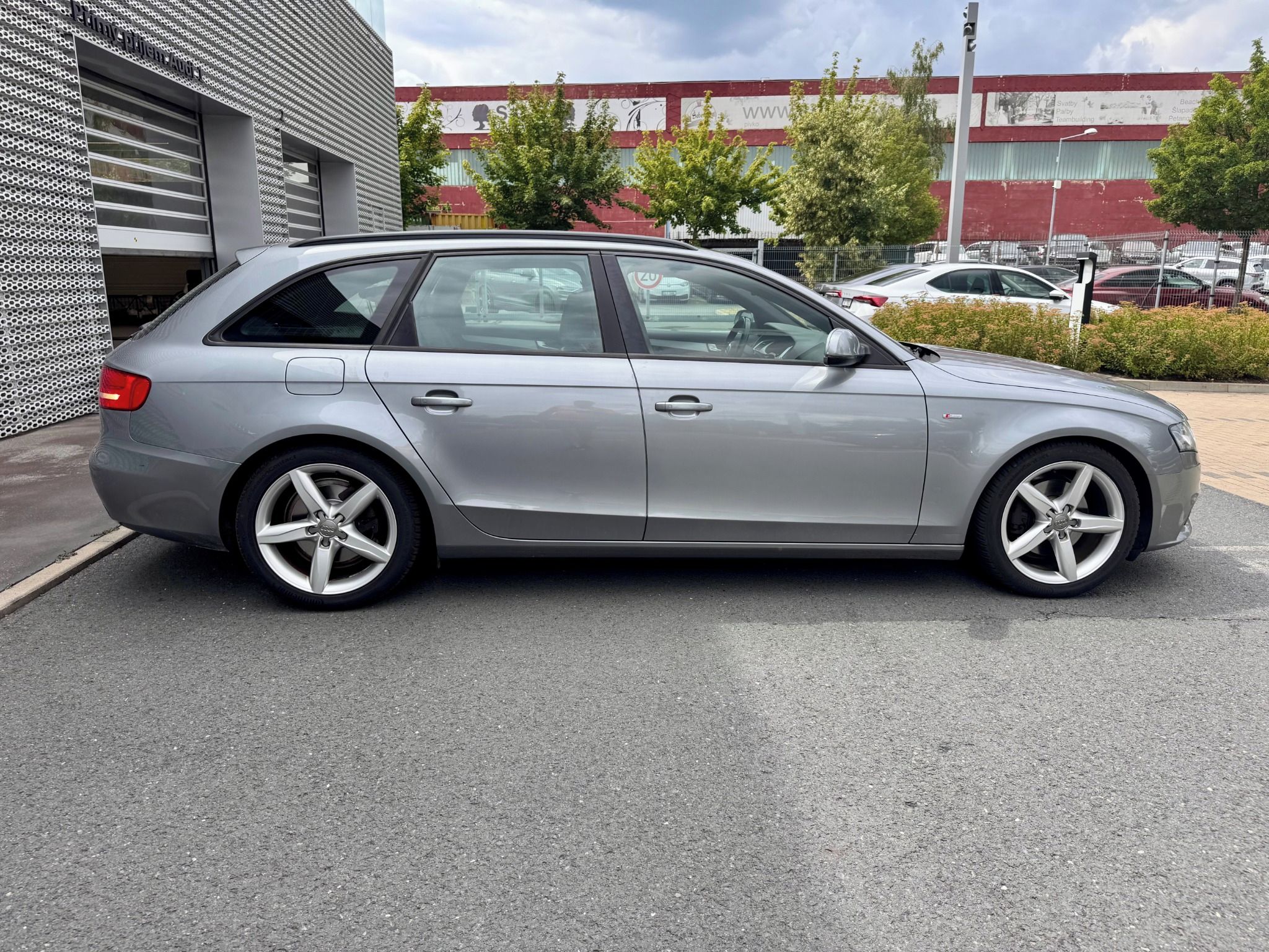 Audi A4 Avant, 2.0 TDI 3xS line Sportpaket!!! - fotka 5
