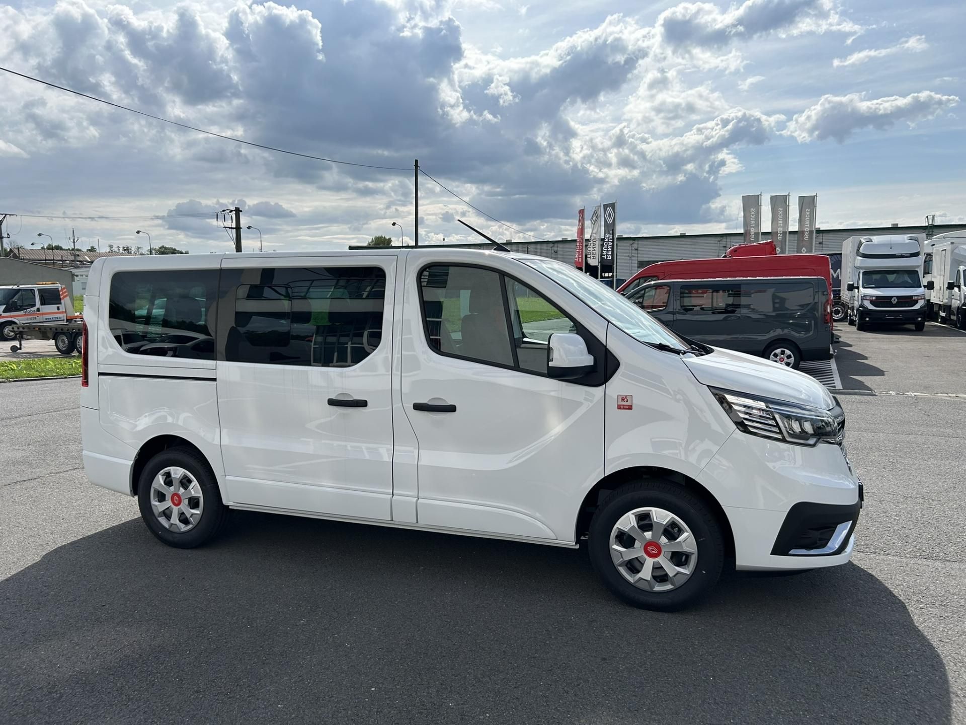 Renault Trafic, COMBI L1H1 150k RED 9 míst - fotka 4