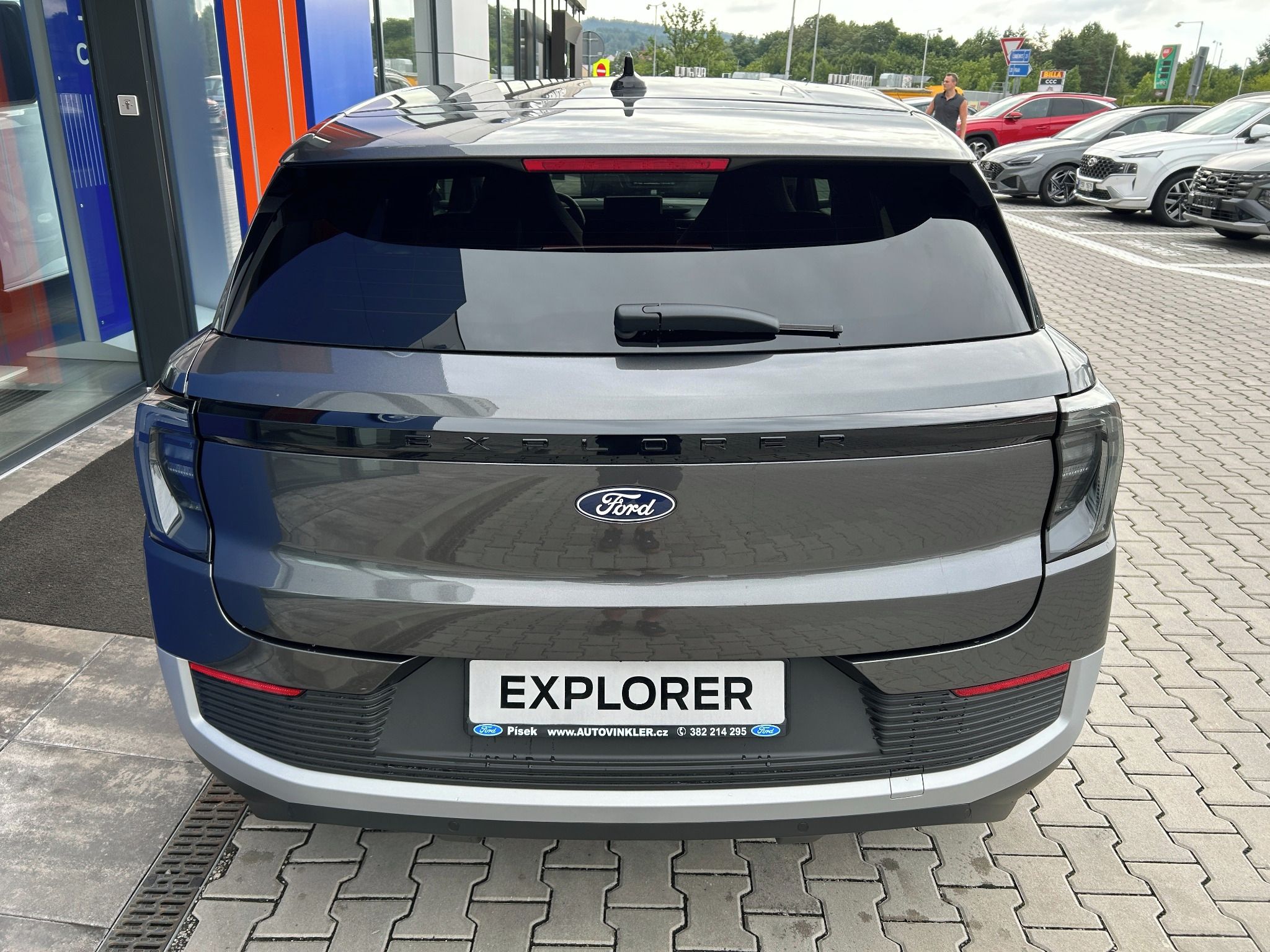 Ford Explorer, 77 kWh dojezd (210 kW/286 k) - fotka 5