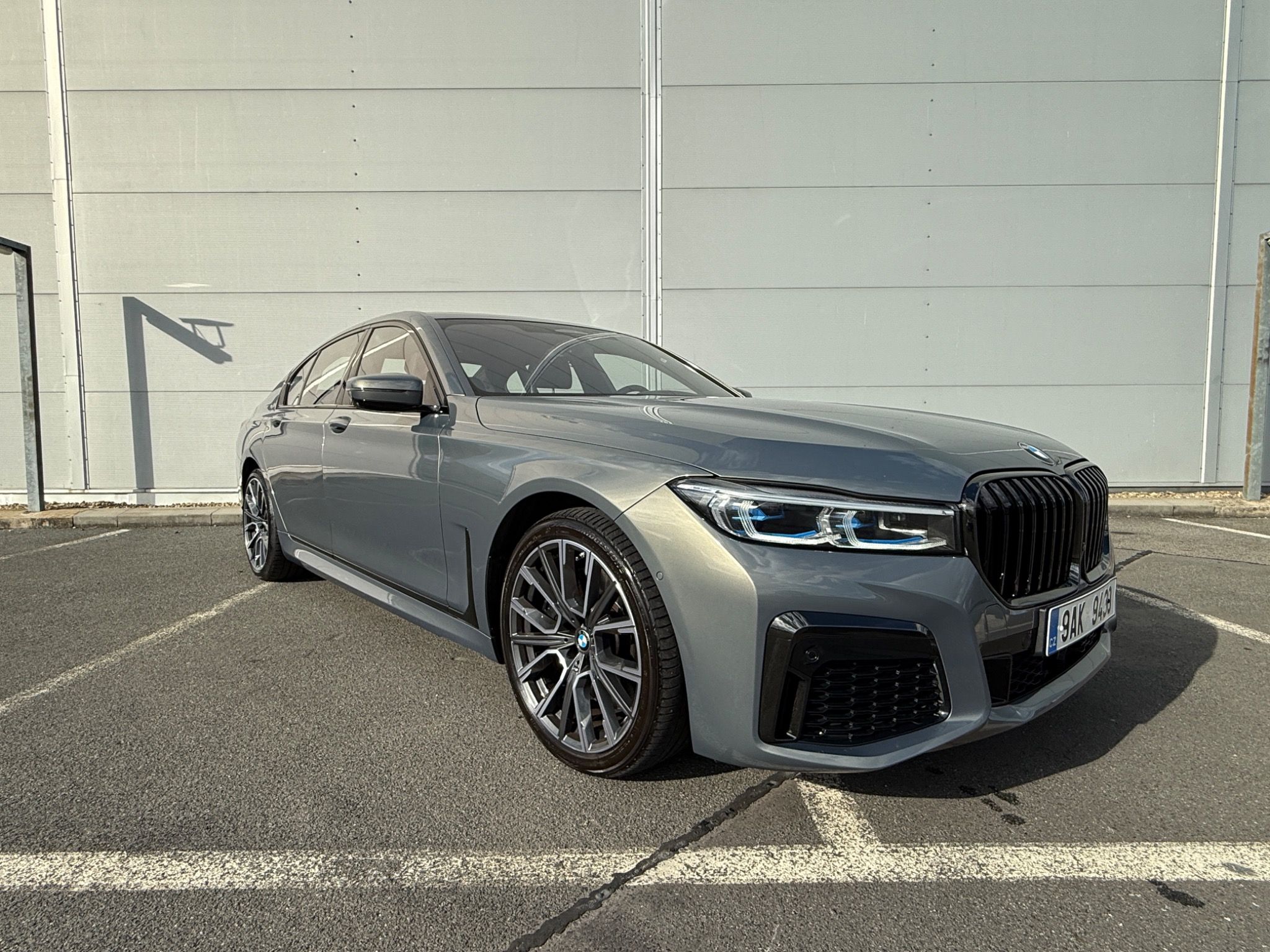 BMW Řada 7, 750ix Individual - Stratusgrau - fotka 6