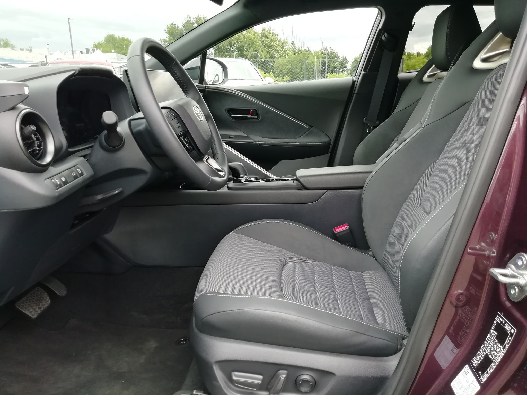 Toyota C-HR, 1,8 HEV Executive FWD - fotka 6