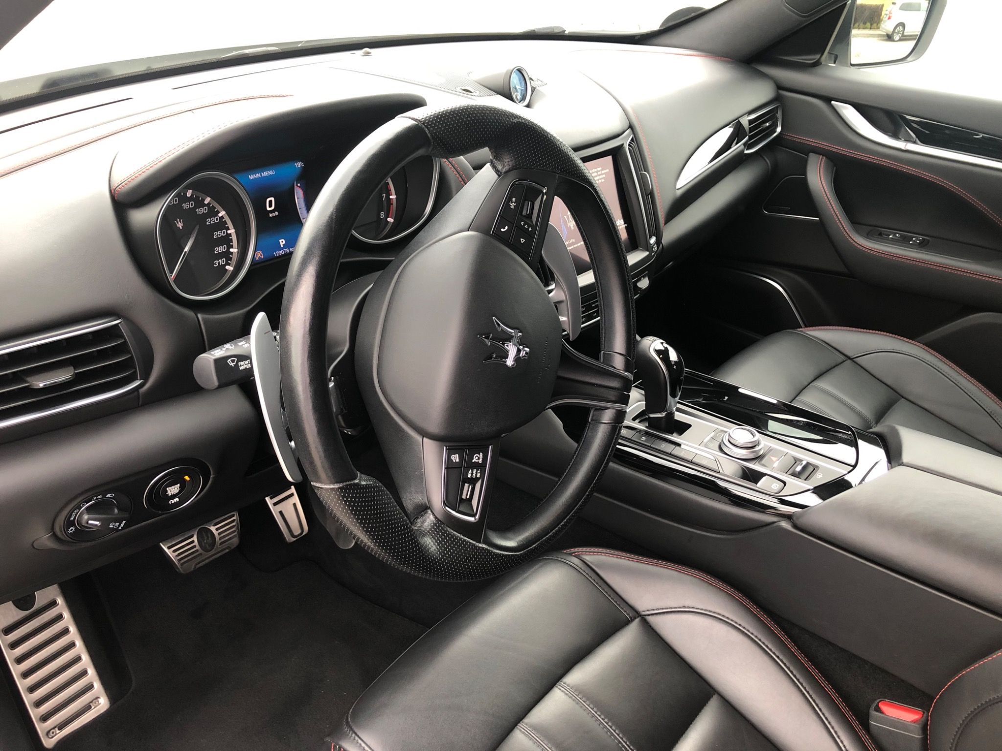 Maserati Levante, SQ4 316 KW TOP stav! - fotka 5
