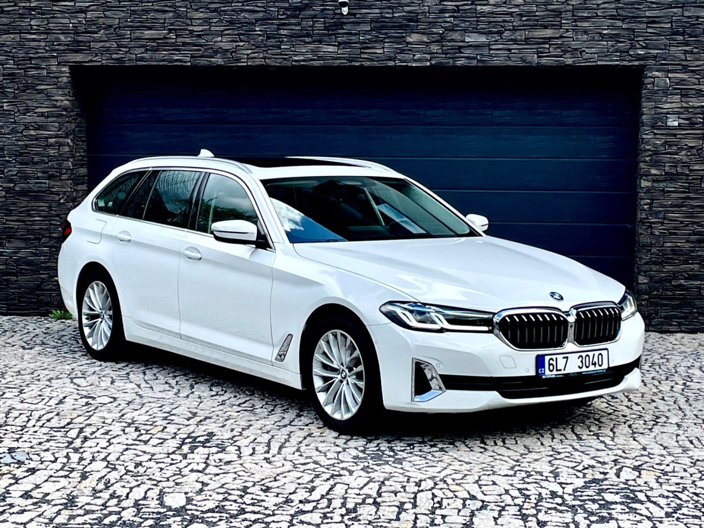 BMW Řada 5, 530i 4x4 Mild-Hybrid Laser - fotka 4