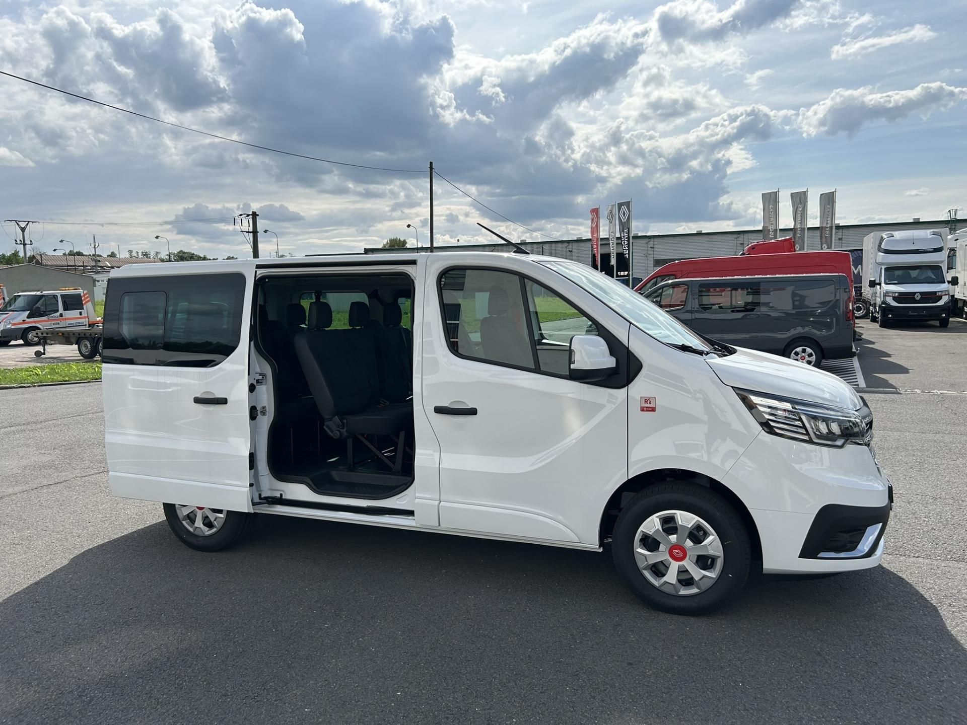 Renault Trafic, COMBI L1H1 150k RED 9 míst - fotka 5