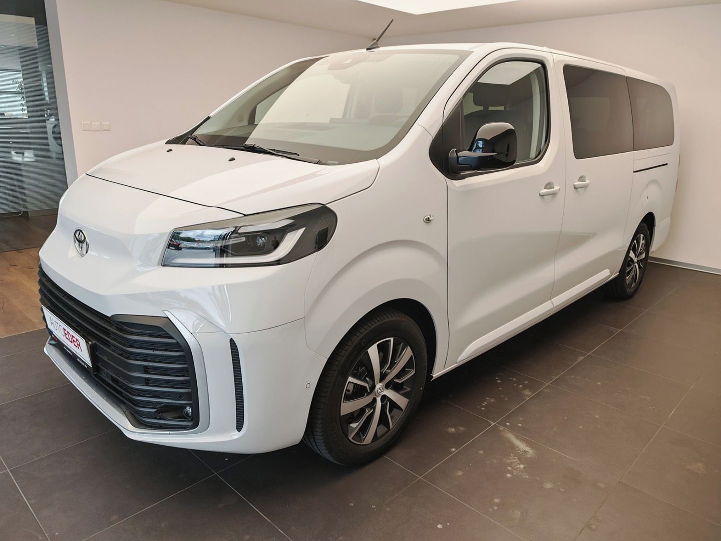 Toyota Proace, 2.0L Diesel 144 - 4x2 - 6 MT