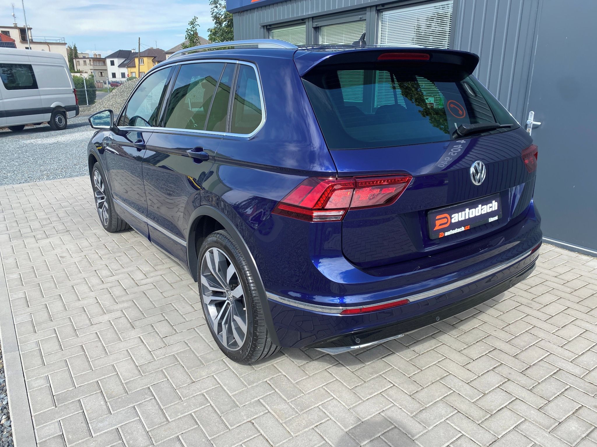 Volkswagen Tiguan, 2.0TSI 162KW-4x4-DSG-R-LINE - fotka 3