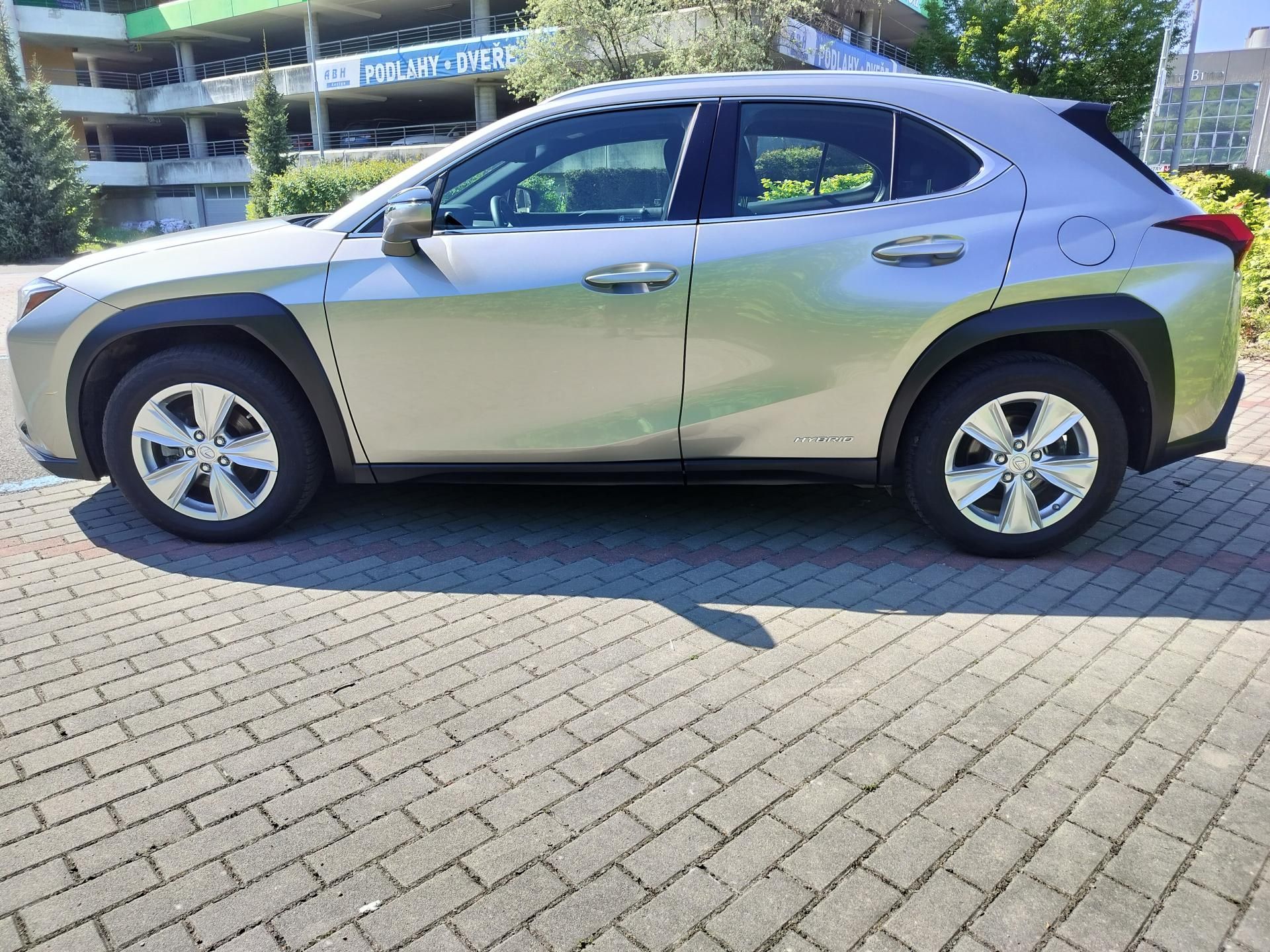 Lexus UX 250h, BUSINESS edition,alcantara - fotka 4