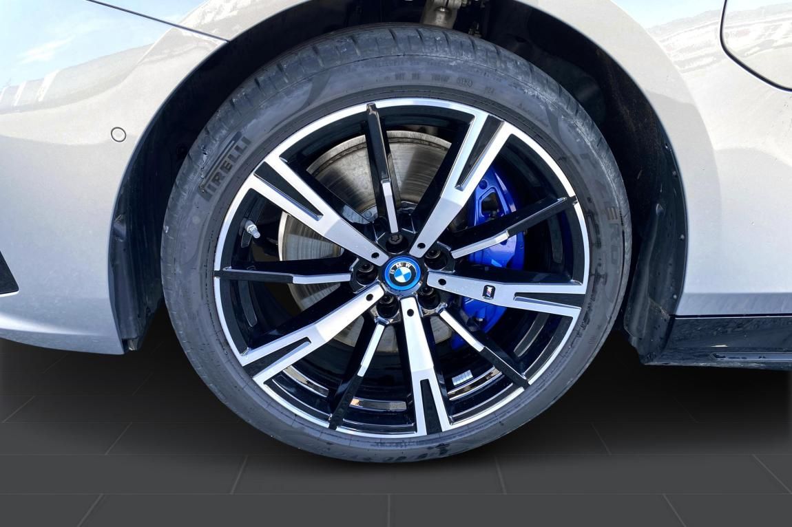 BMW Řada 5, 550e xDrive - fotka 6